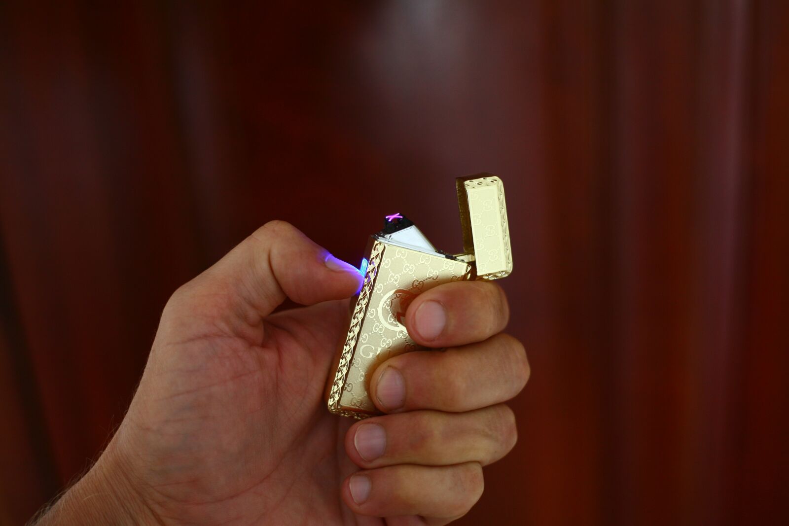 Canon EOS 5D sample photo. Gold, lighter, luxury photography