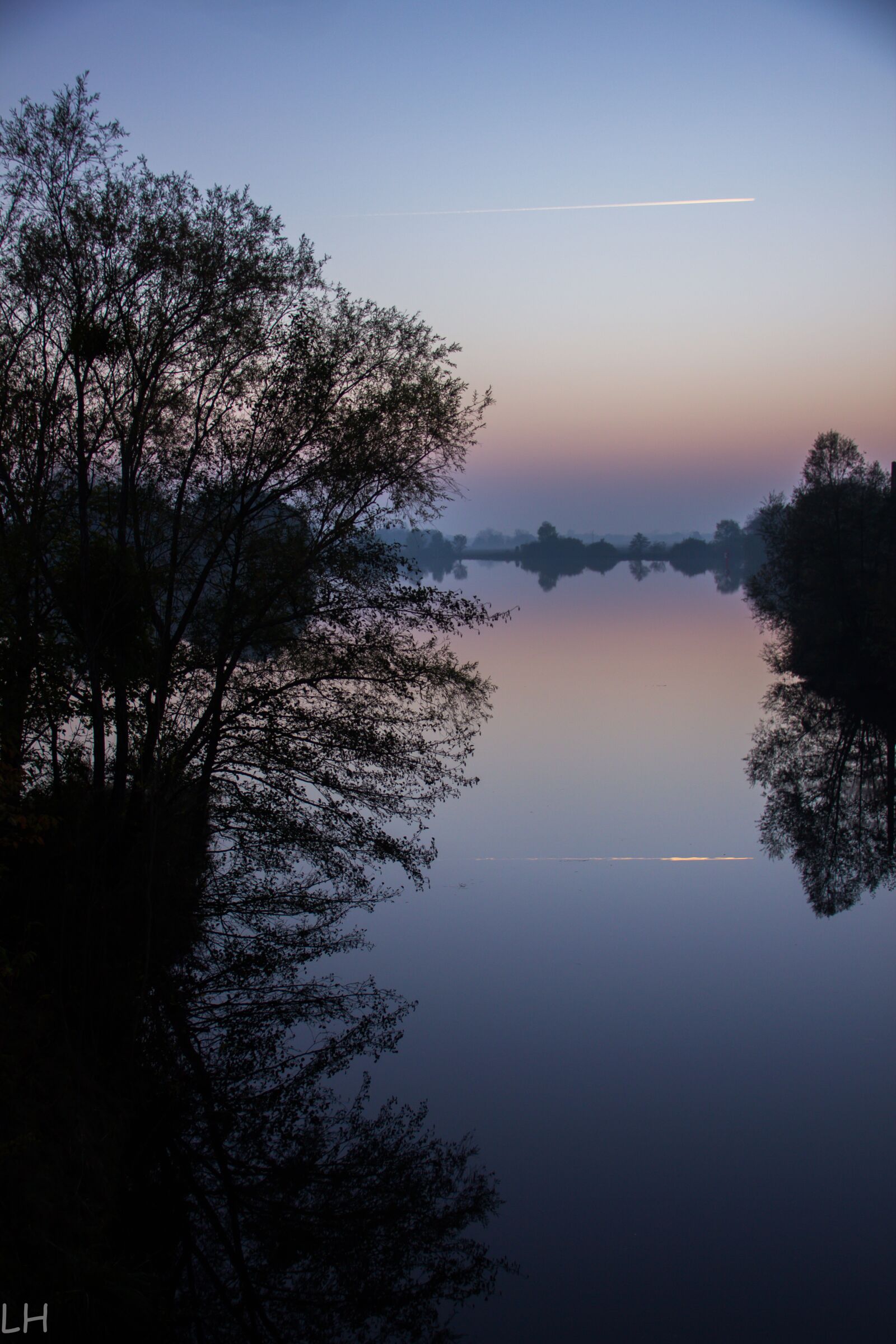 Canon EOS 550D (EOS Rebel T2i / EOS Kiss X4) sample photo. Blue, reflection, morning photography