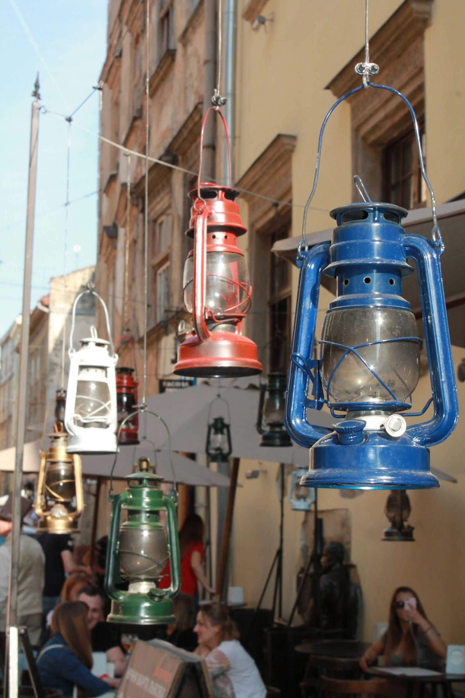 Canon EOS 1100D (EOS Rebel T3 / EOS Kiss X50) sample photo. Light, street, ornament photography