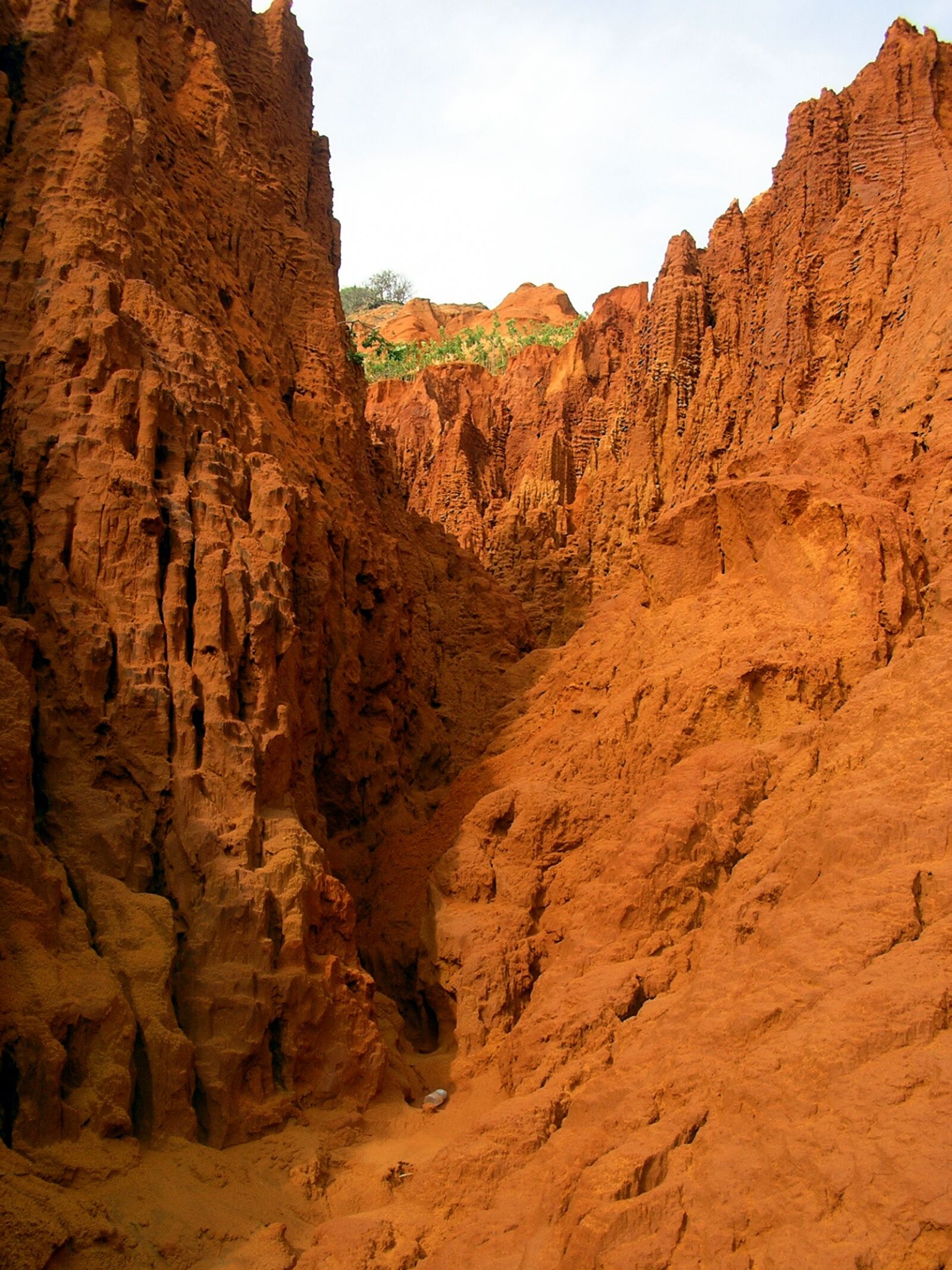 Pentax OPTIO 30 sample photo. Red canyon, red sand photography
