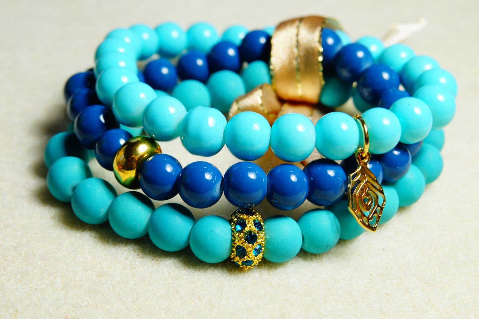 Sony DT 18-55mm F3.5-5.6 SAM II sample photo. Bracelet, beads, blue photography