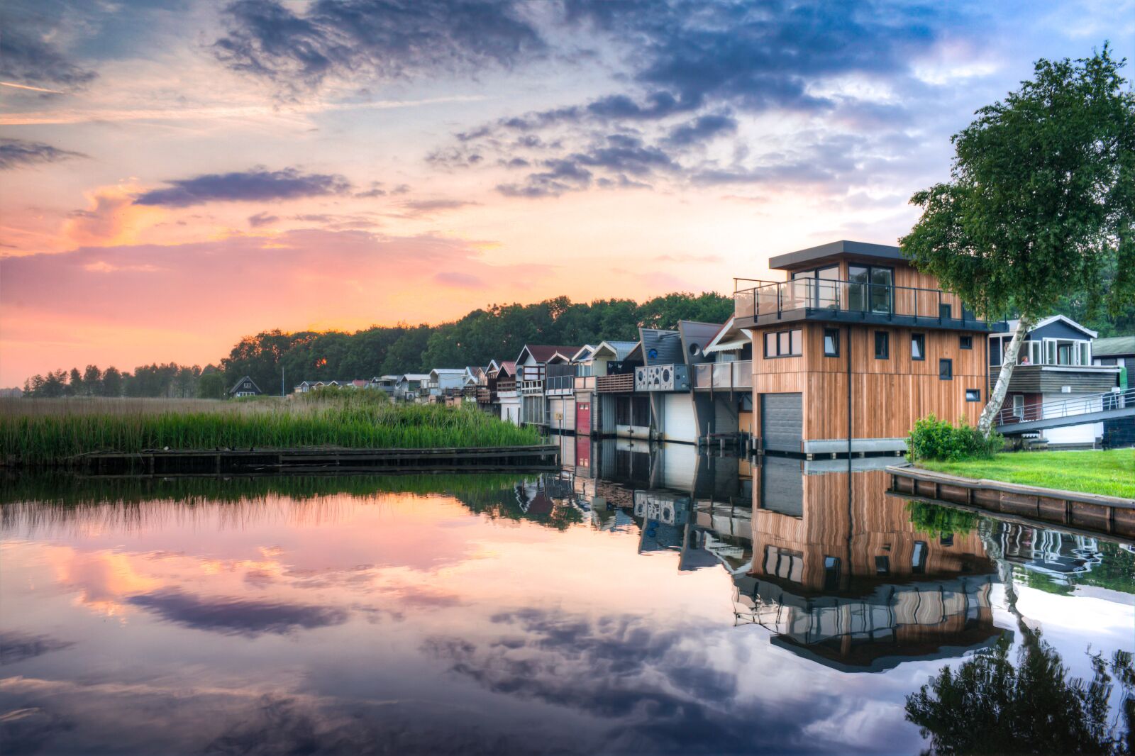 Nikon D610 sample photo. Lake, houses, colorful photography