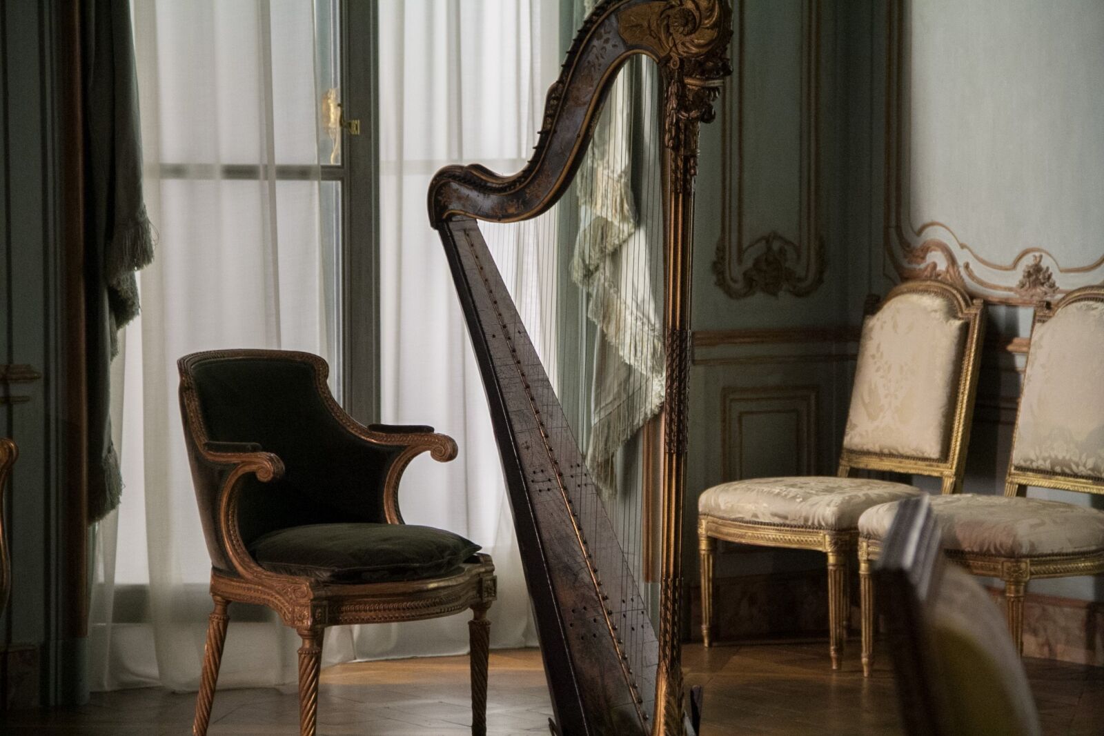 Canon EF-S 18-135mm F3.5-5.6 IS sample photo. Rococo, harp, castle photography