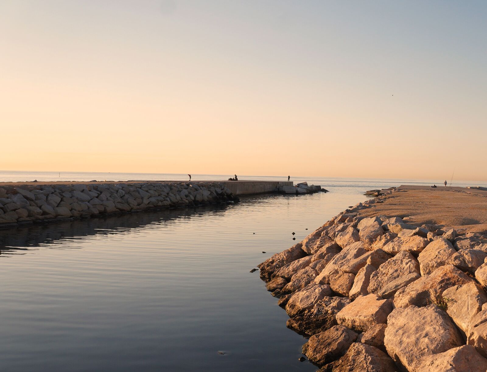 Sony Alpha a3000 + Sony E 18-55mm F3.5-5.6 OSS sample photo. Waters, sea, sunset photography