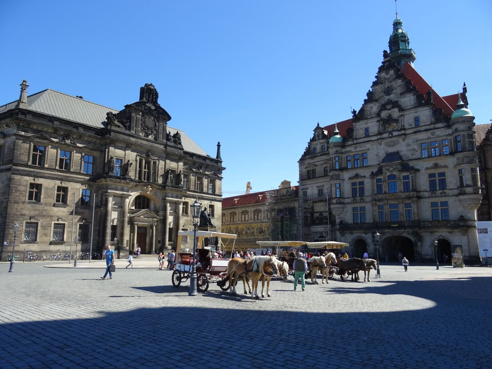 Sony DSC-HX60 sample photo. Dresden, statue, germany photography