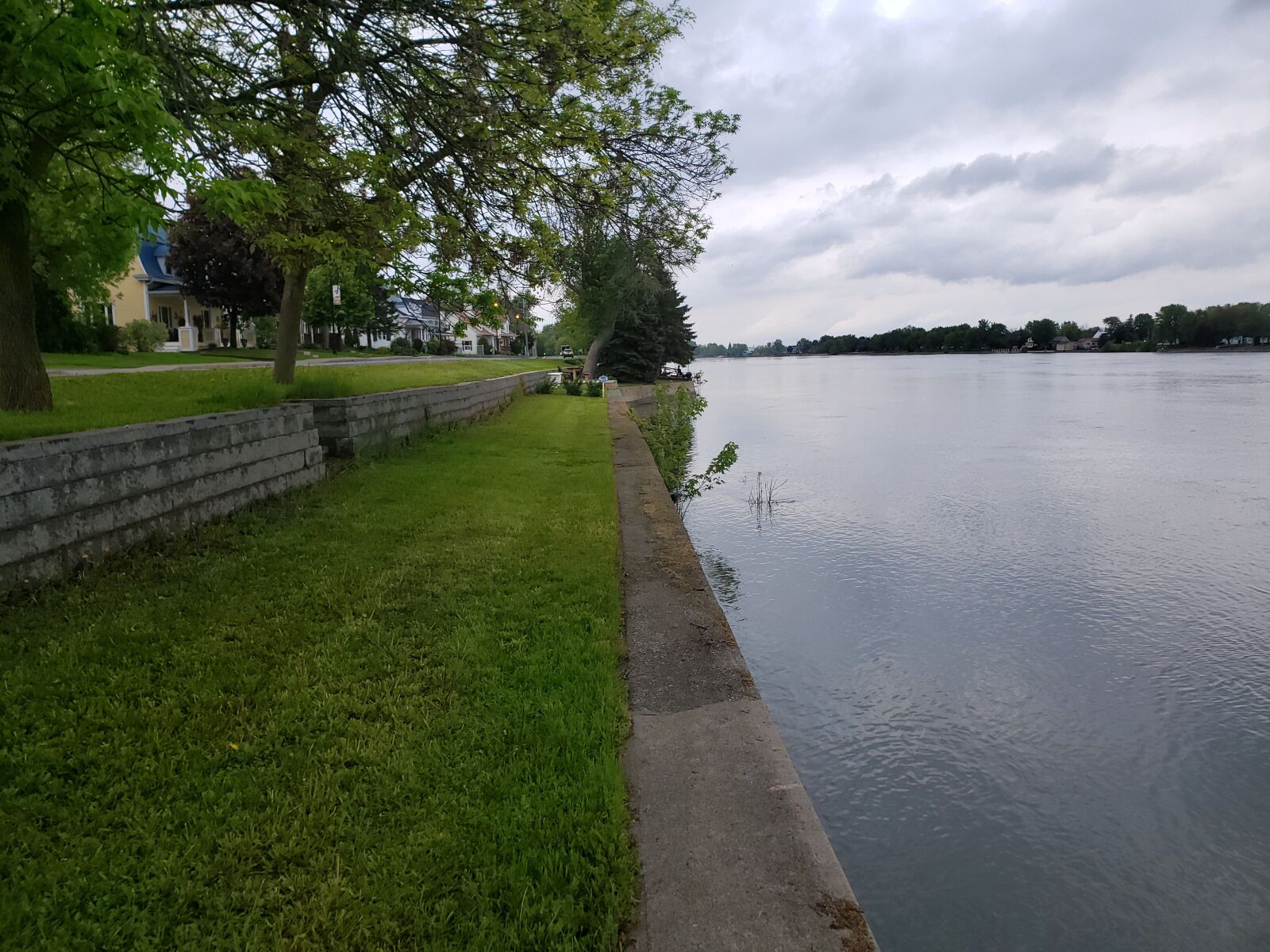 Samsung Galaxy S9 sample photo. River, shore, calm water photography