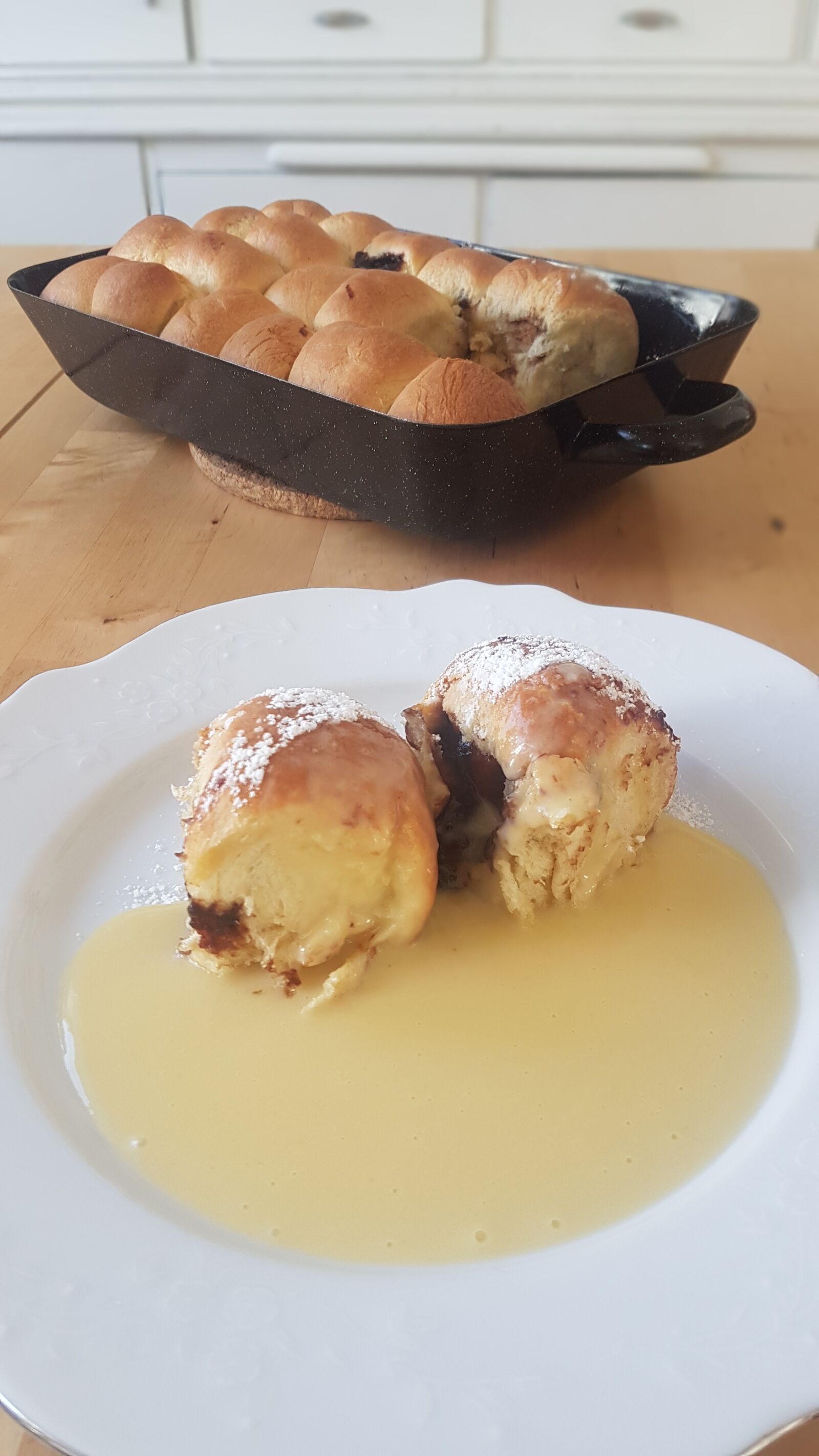 Samsung Galaxy S7 sample photo. Buchteln, vanilla sauce, eat photography