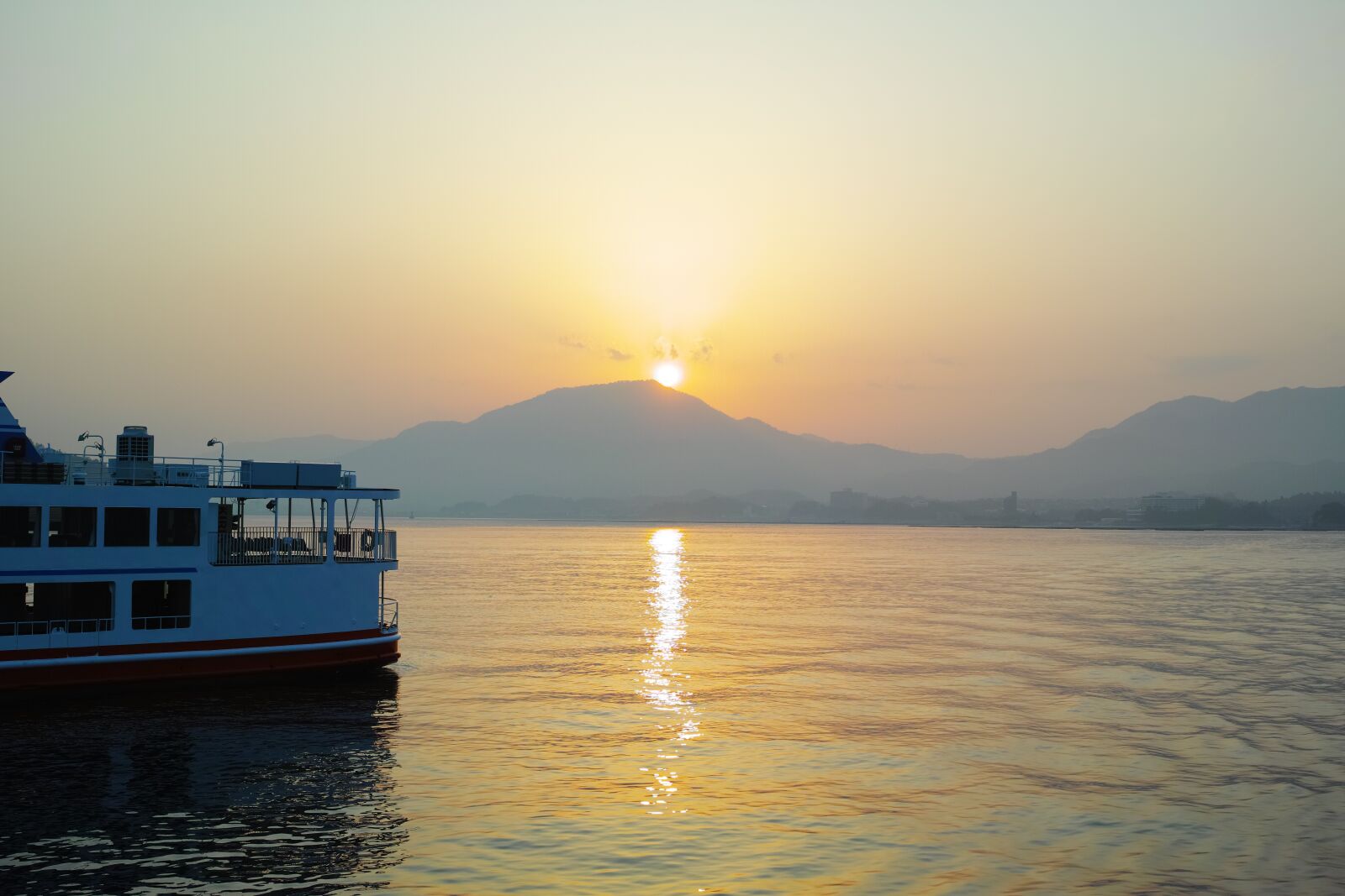 Sigma dp2 Quattro sample photo. Sea, sunset, boat photography
