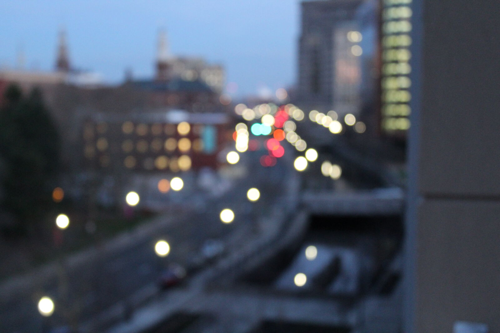 Canon EOS 1200D (EOS Rebel T5 / EOS Kiss X70 / EOS Hi) sample photo. Blur, city, focus, lights photography