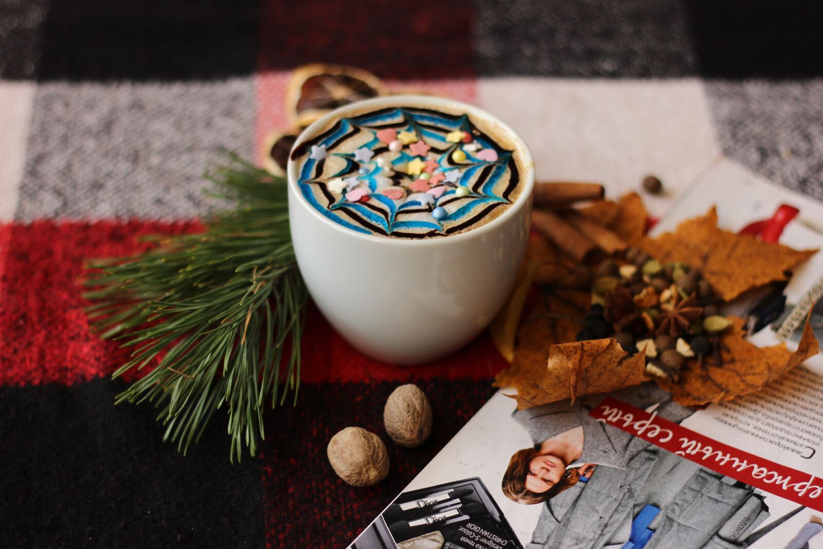 Canon EOS 600D (Rebel EOS T3i / EOS Kiss X5) + Canon EF 50mm F1.8 II sample photo. Coffee, leaves, comfort photography