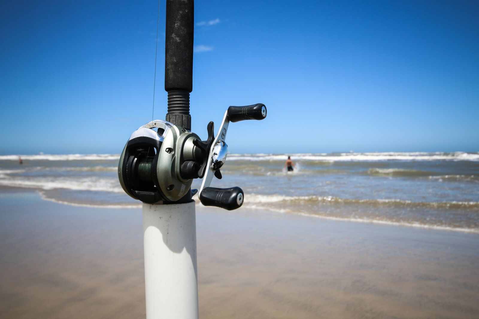 Canon EOS 70D sample photo. Fishing reel, water, sea photography