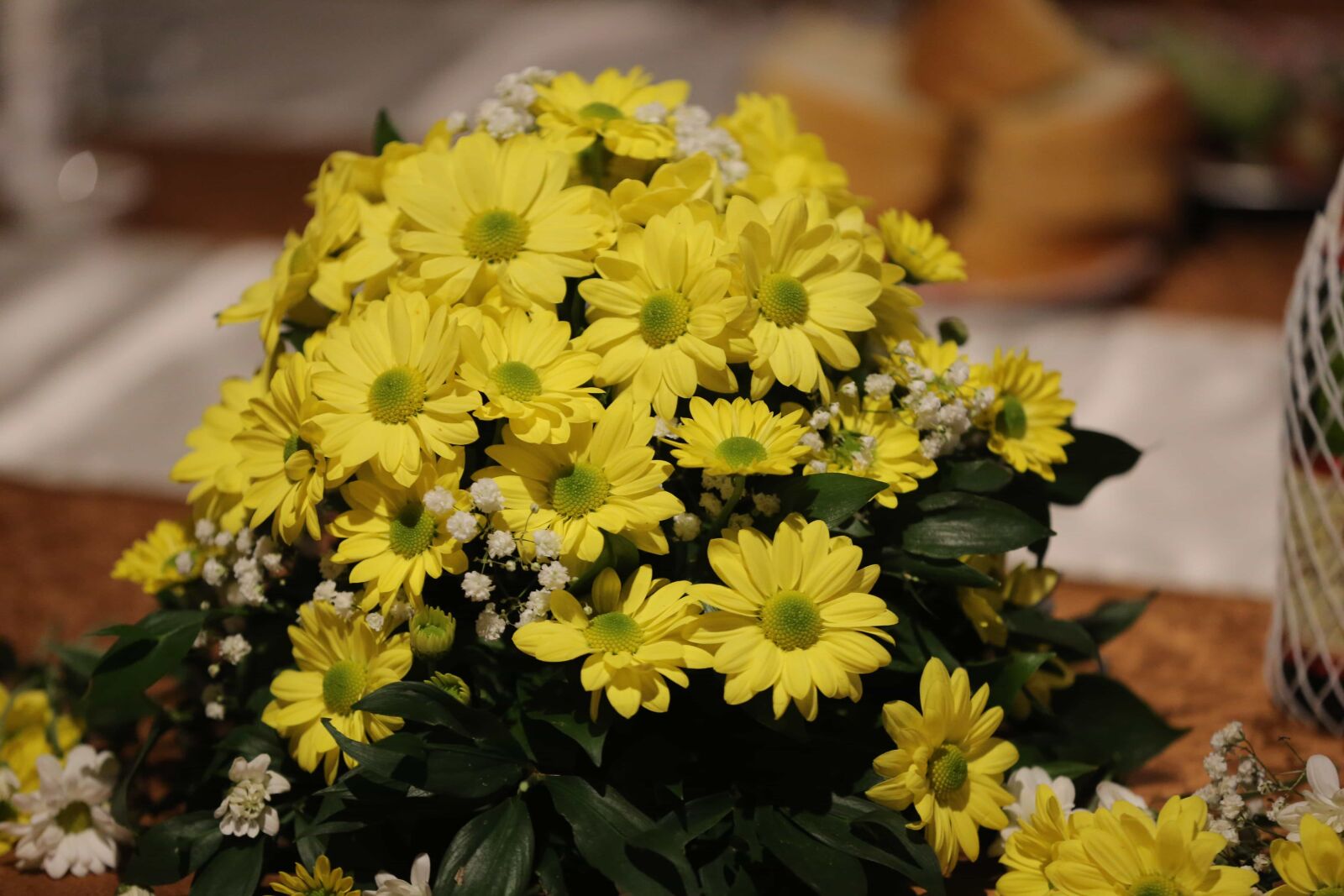 Canon EOS 5D Mark III sample photo. Flowers, greenish yellow, interior photography