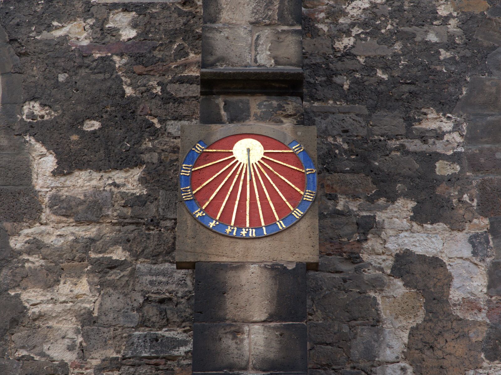 Sony a7 II + Sony FE 85mm F1.8 sample photo. Sundial, clock, time of photography