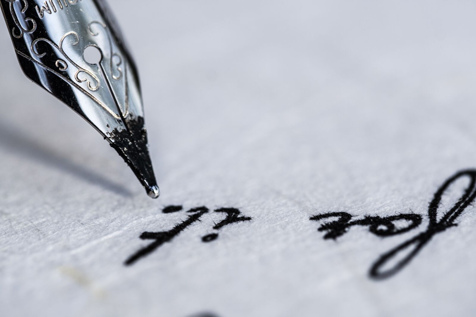 Fujifilm X-T2 + Fujifilm XF 80mm F2.8 R LM OIS WR Macro sample photo. Filler, fountain pen, pen photography