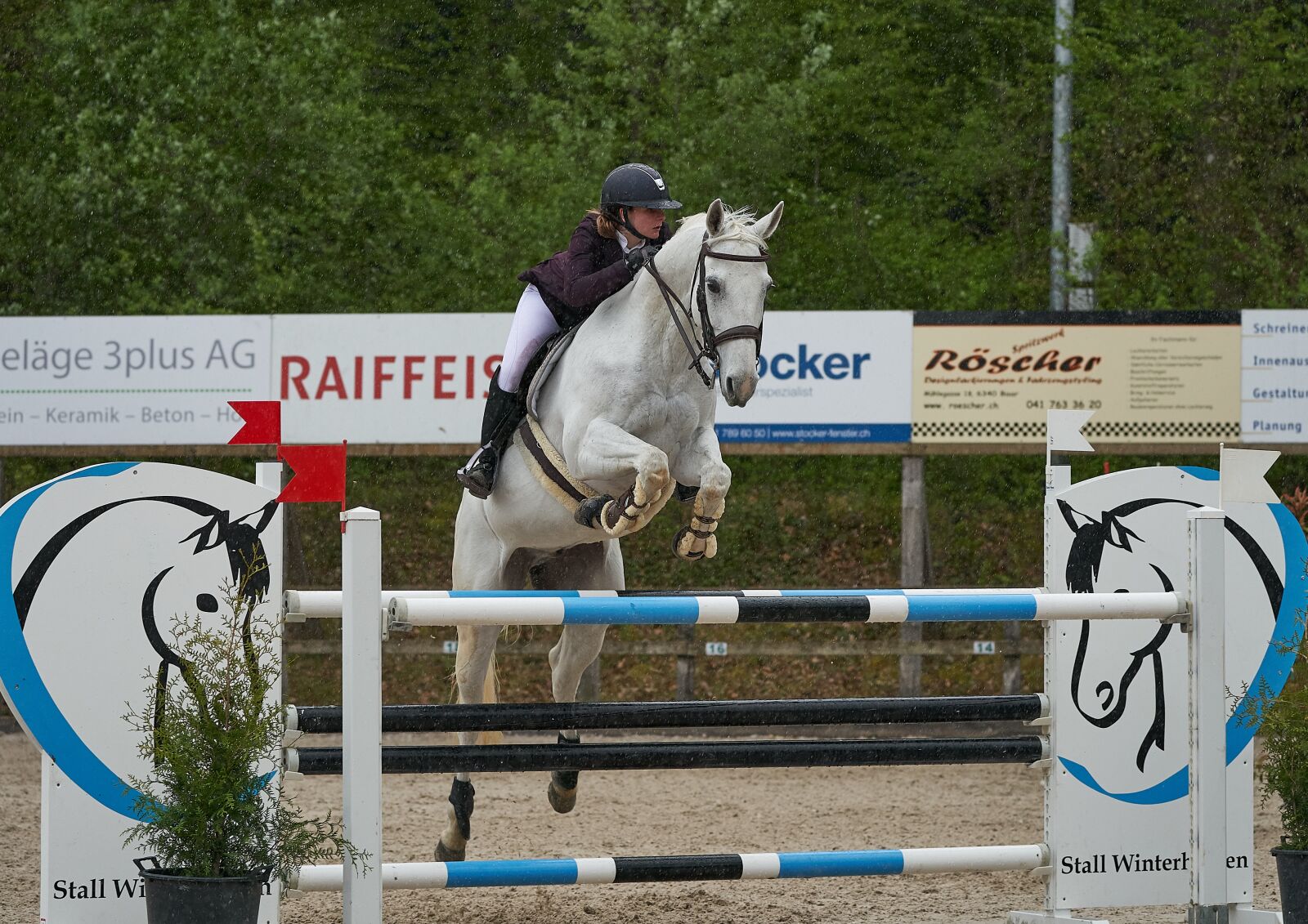 Sony FE 100-400mm F4.5-5.6 GM OSS sample photo. Horse jumping, competition, obstacle photography