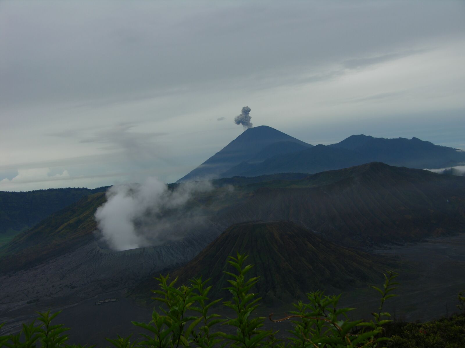 Nikon E8700 sample photo. Volcano, crater, active photography