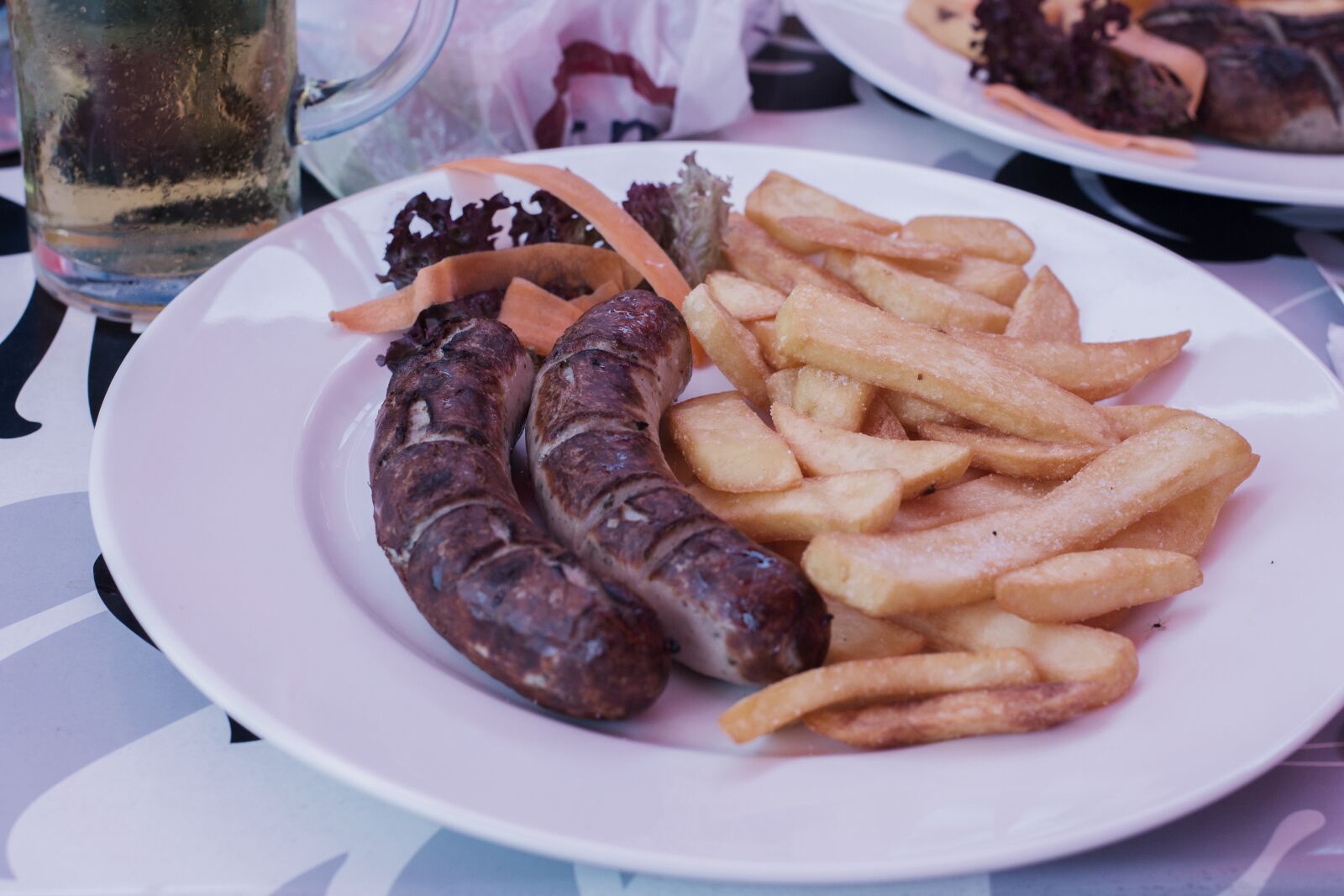 Canon EOS 650D (EOS Rebel T4i / EOS Kiss X6i) + Canon EF 40mm F2.8 STM sample photo. Sausage, bratwurst, french fries photography