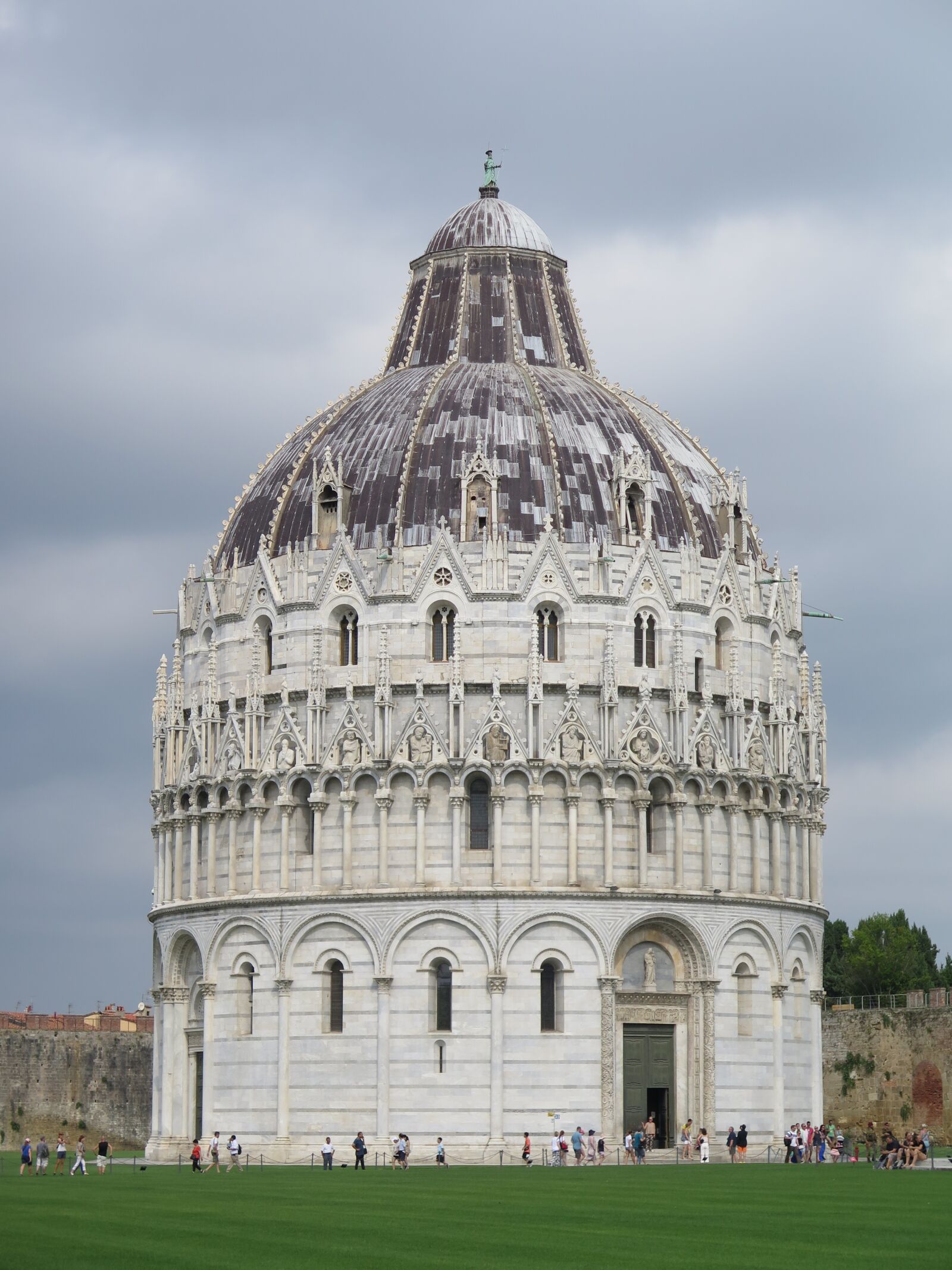 Canon PowerShot G16 sample photo. Pisa, cloudy, church photography