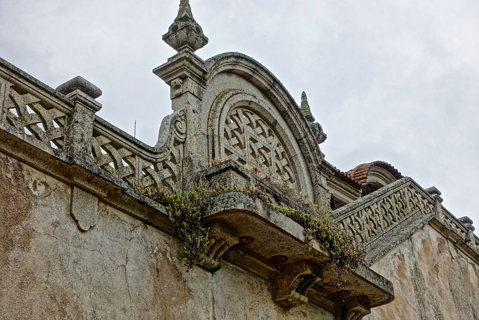 Sony Cyber-shot DSC-RX100 III sample photo. Ornament, stone, architecture photography