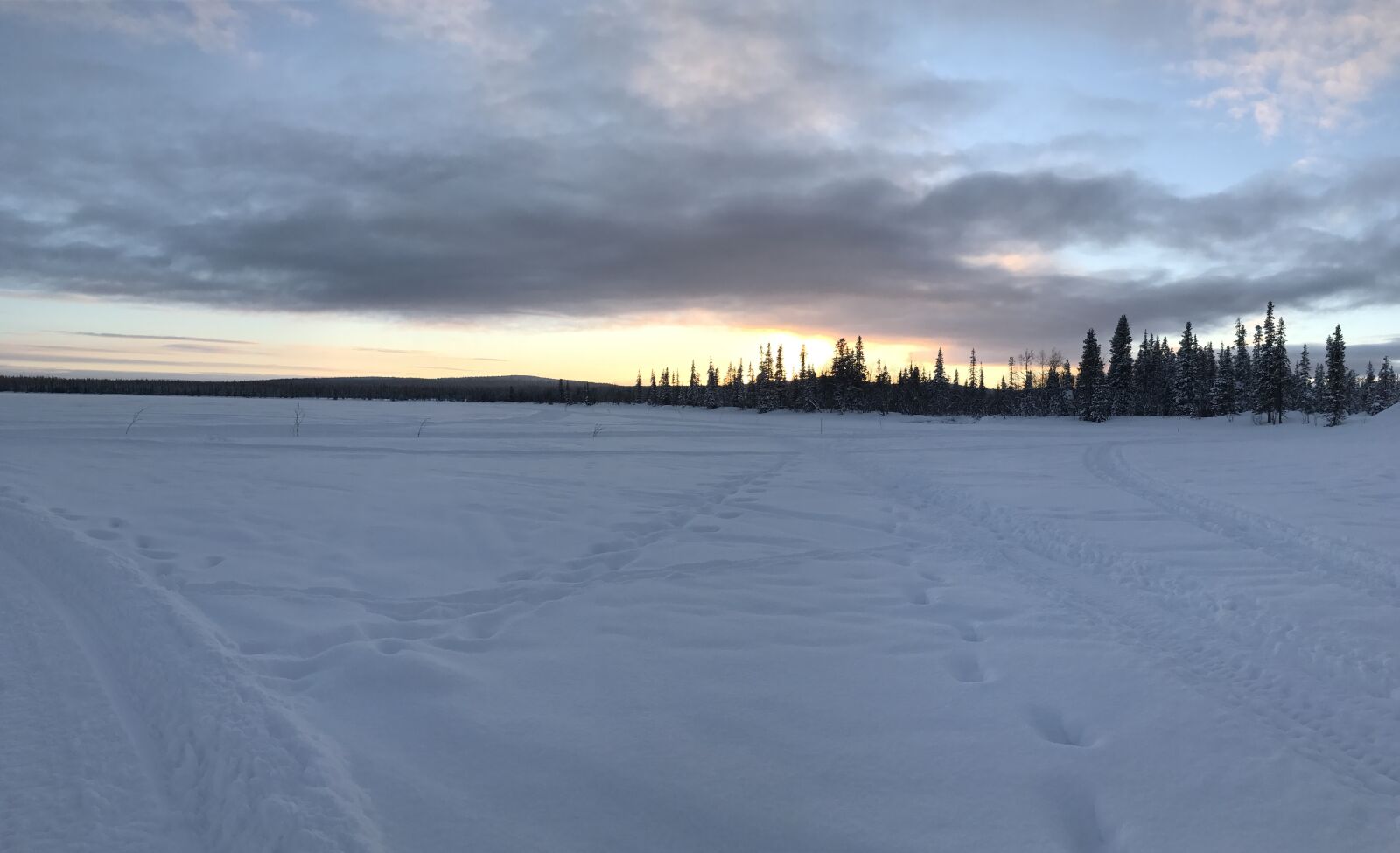 Apple iPhone 7 sample photo. Lapland, the frozen lake photography