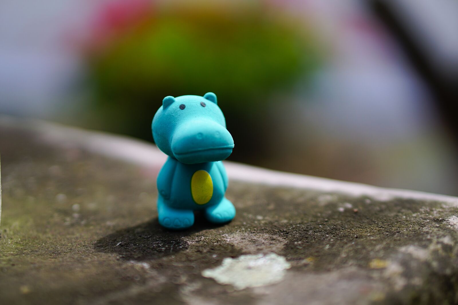 E 50mm F1.8 OSS sample photo. Hippo, toys, figure photography