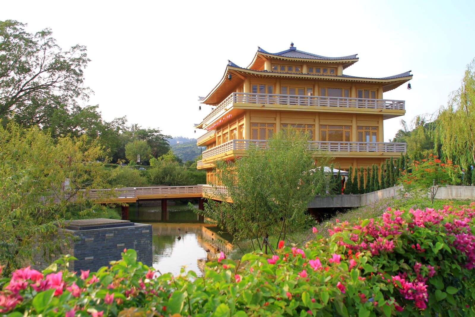 Canon EOS 7D sample photo. Building, pavilion, garden photography