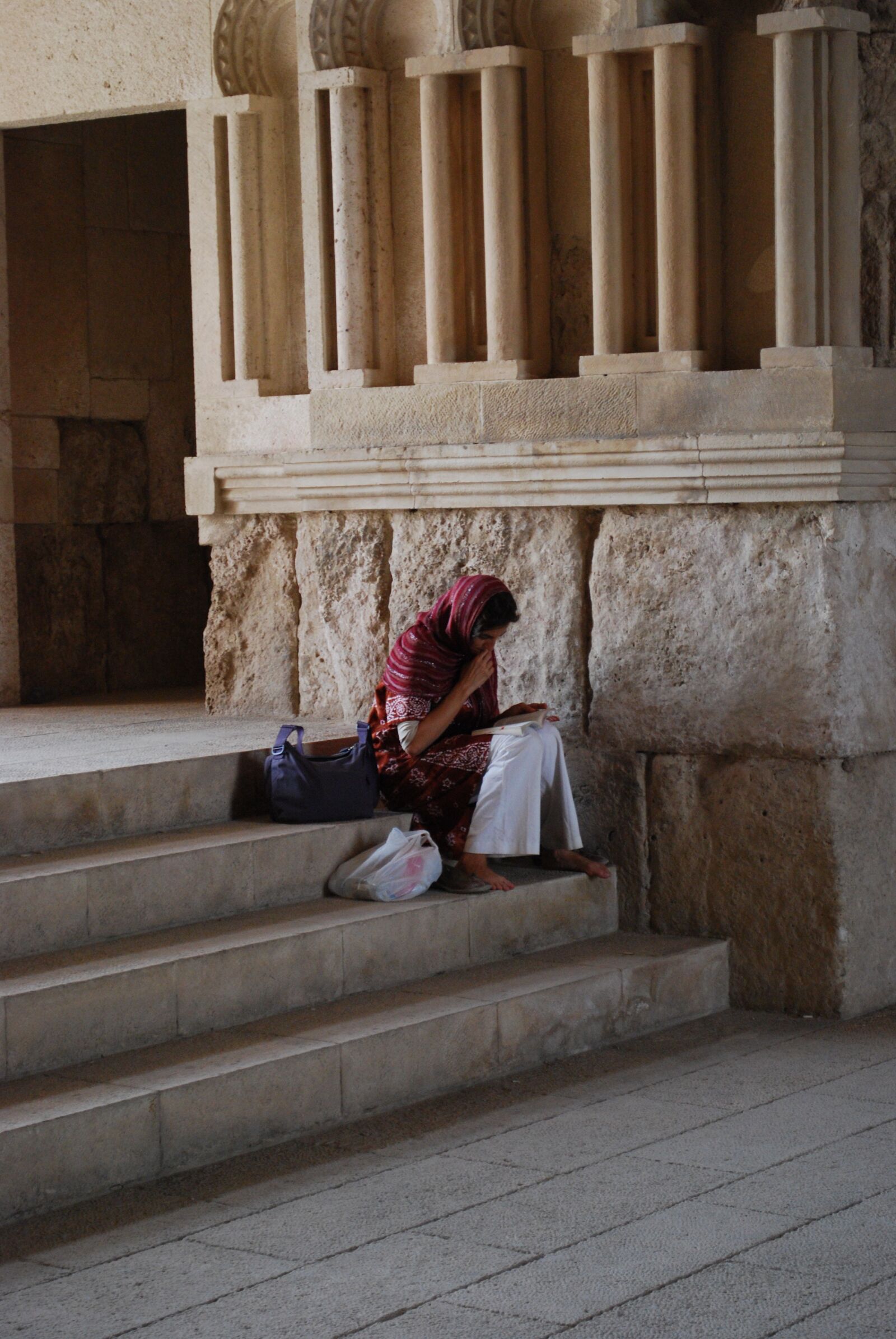 Nikon D60 sample photo. Woman, temple, excavation photography