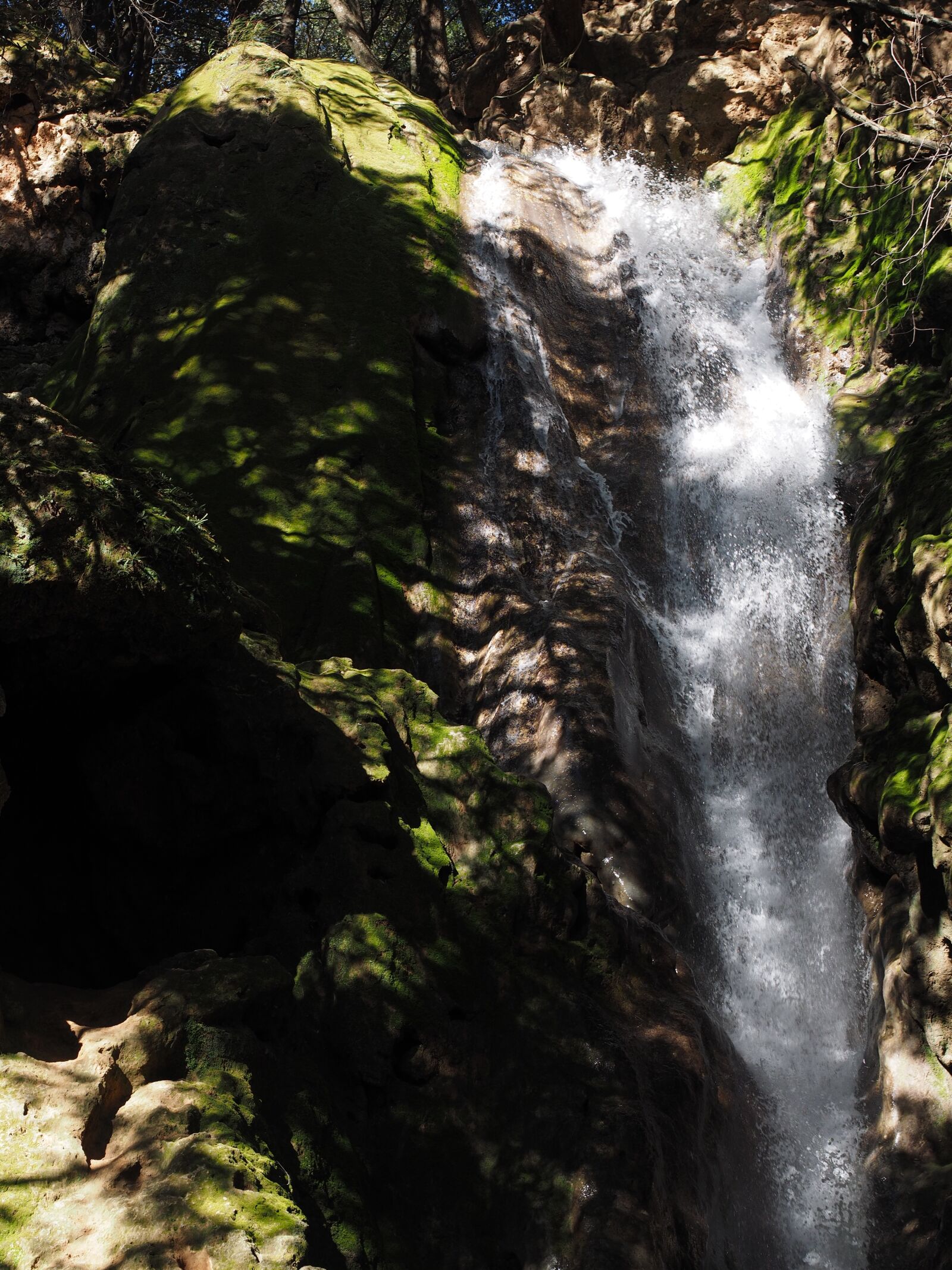 Olympus OM-D E-M1 + Olympus M.Zuiko Digital ED 12-40mm F2.8 Pro sample photo. Salt des freu, waterfall photography