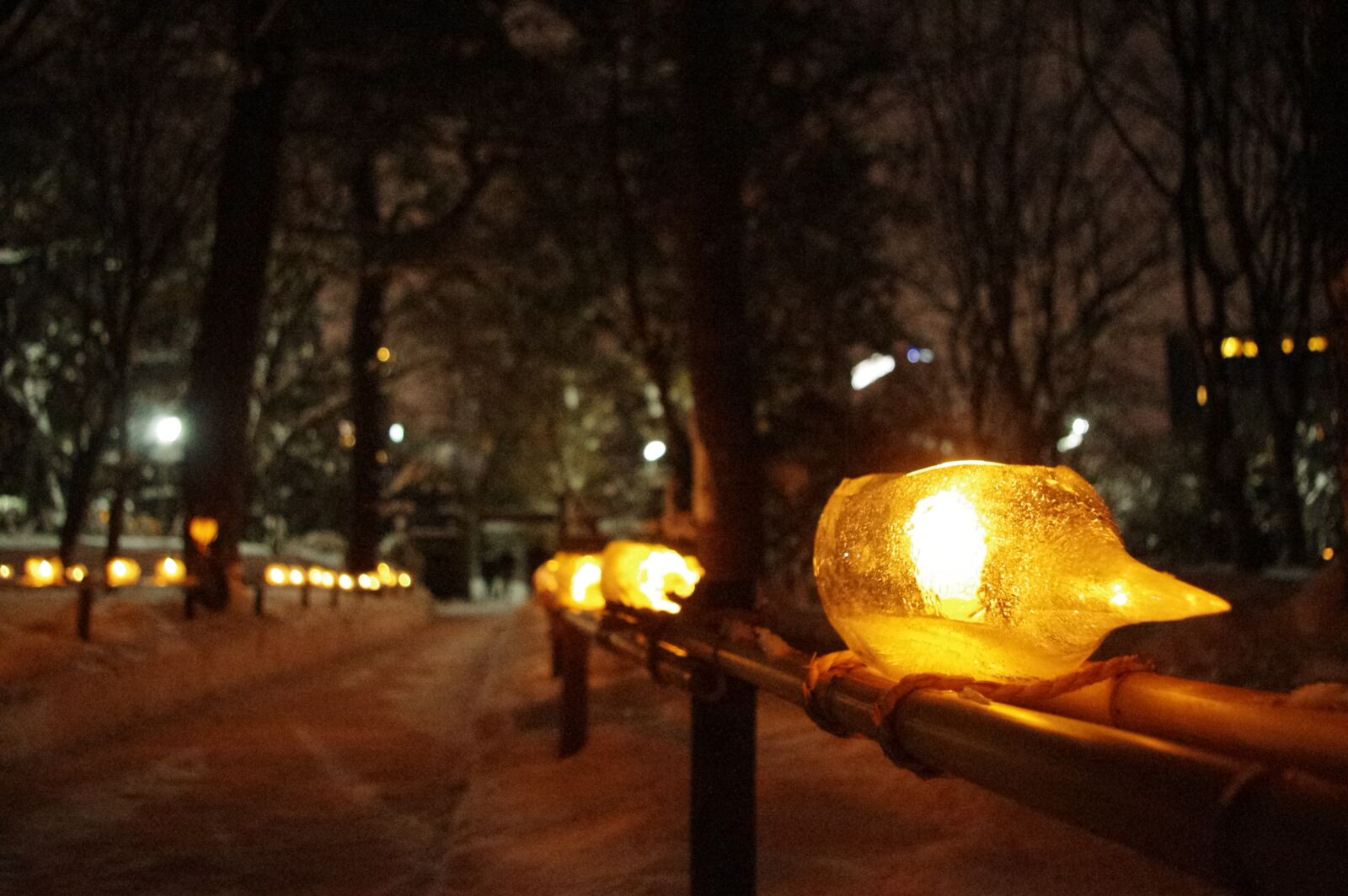 Pentax K-r sample photo. Lantern, lanterns, ice photography