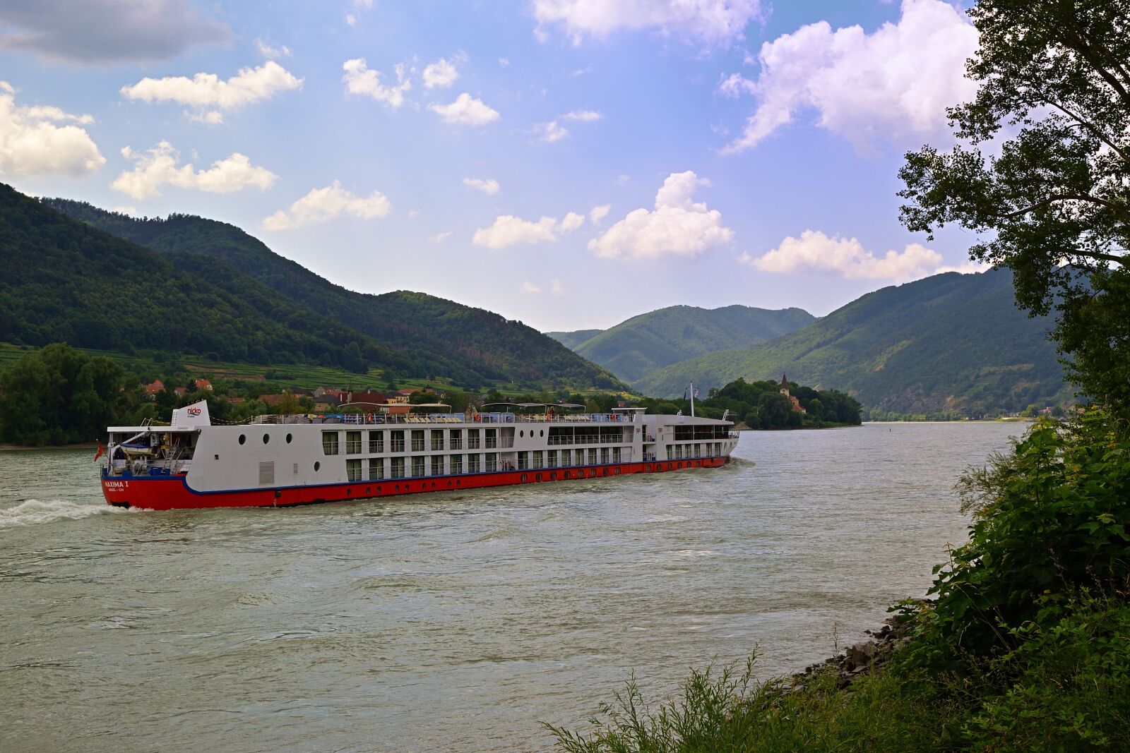 Nikon D5200 sample photo. Vacations, river cruise, danube photography