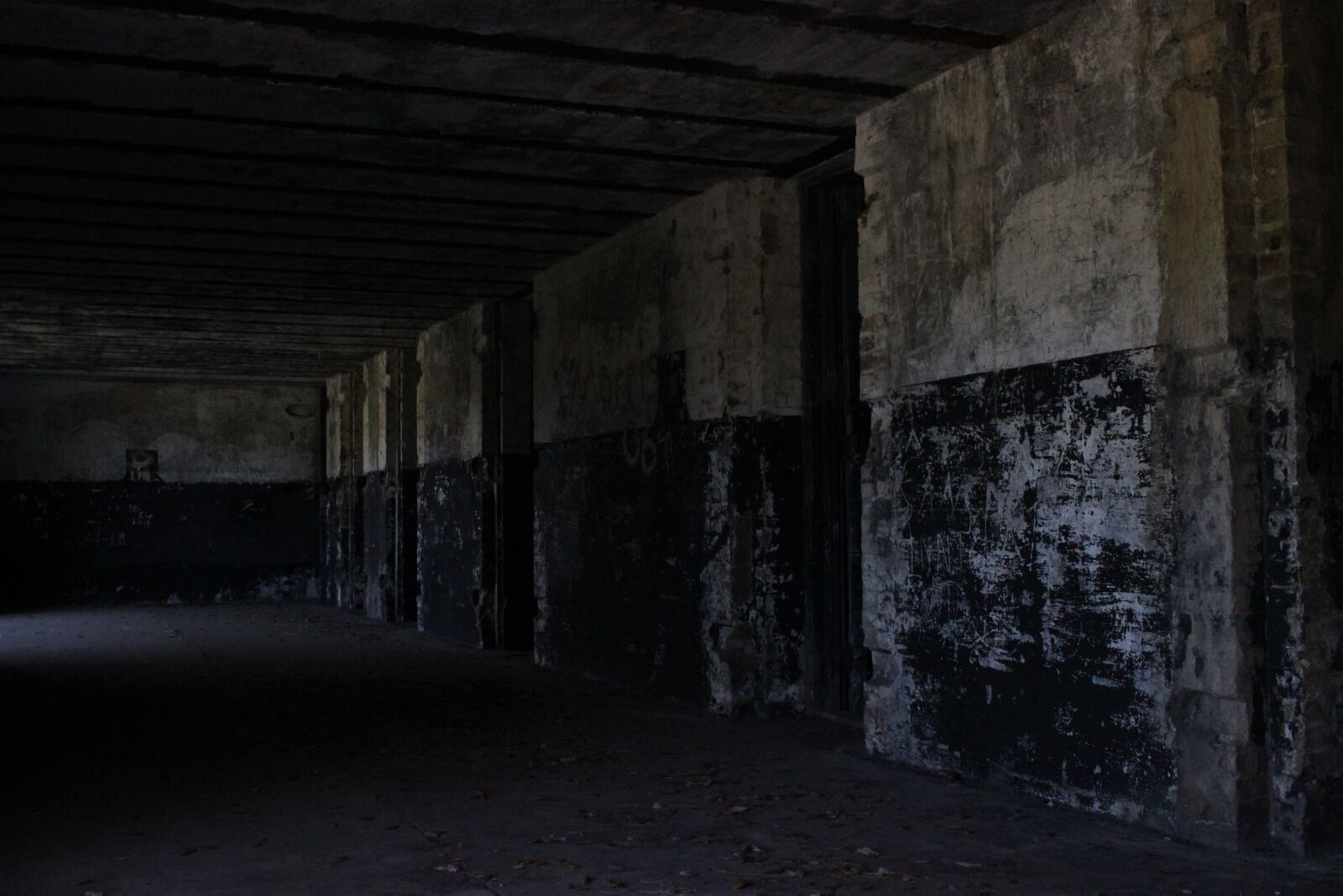 Canon EOS 600D (Rebel EOS T3i / EOS Kiss X5) + Canon EF-S 24mm F2.8 STM sample photo. Abandoned, fortification, creepy photography