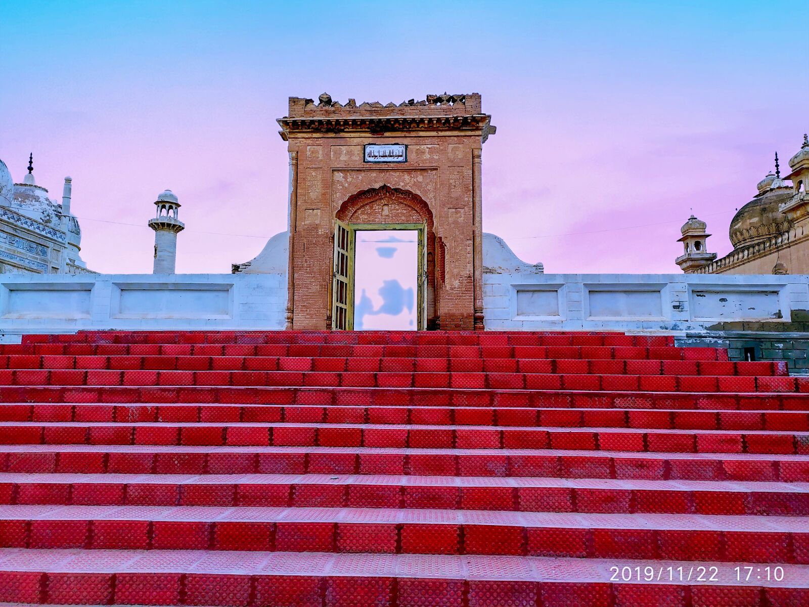 Xiaomi Redmi Note 7 sample photo. Mosque, door, namaz photography