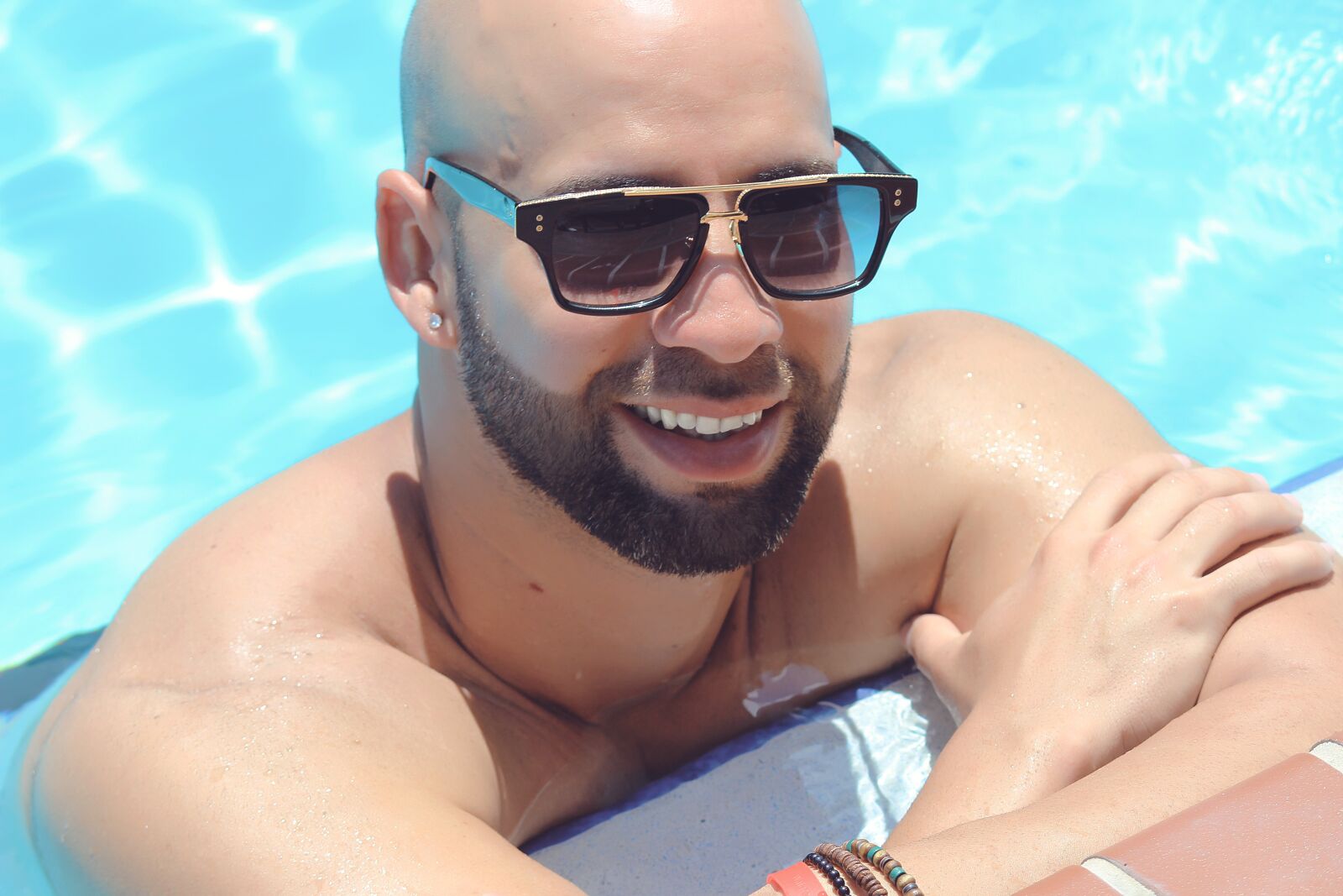 Canon EOS 600D (Rebel EOS T3i / EOS Kiss X5) sample photo. Man, pool, swimming photography