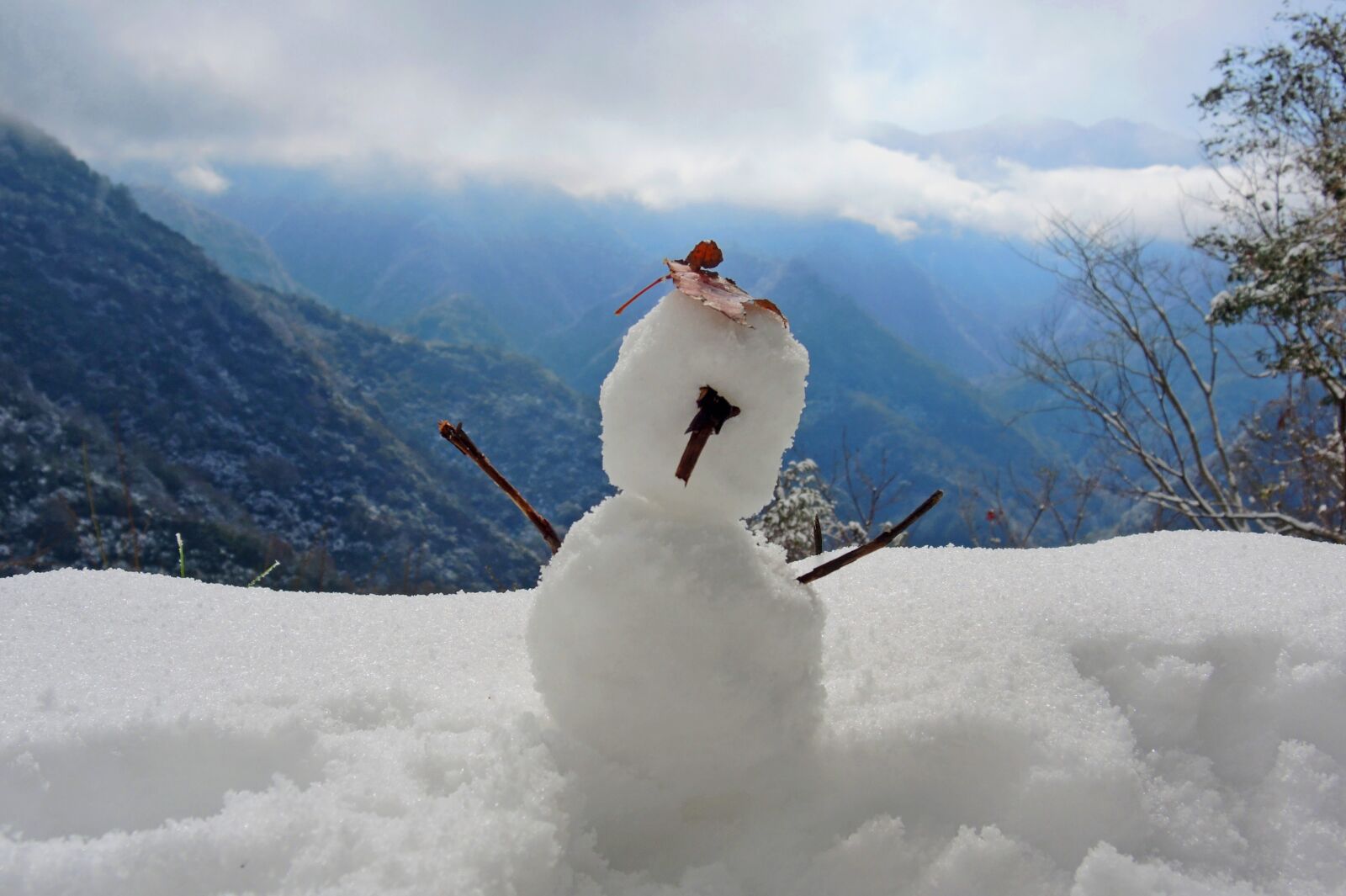 Nikon Coolpix P7800 sample photo. Snowmen, snow, winter photography