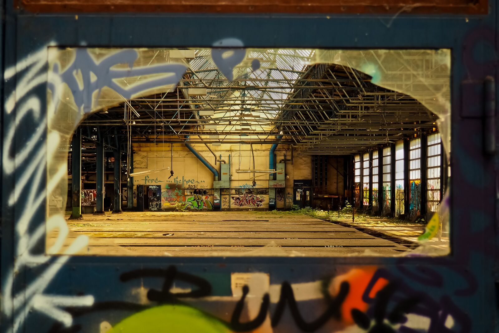 Olympus OM-D E-M10 sample photo. Lost places, hall, pforphoto photography
