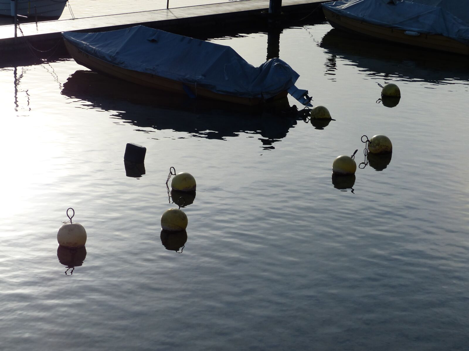 Panasonic Lumix DMC-FZ200 sample photo. Buoys, river, boats photography