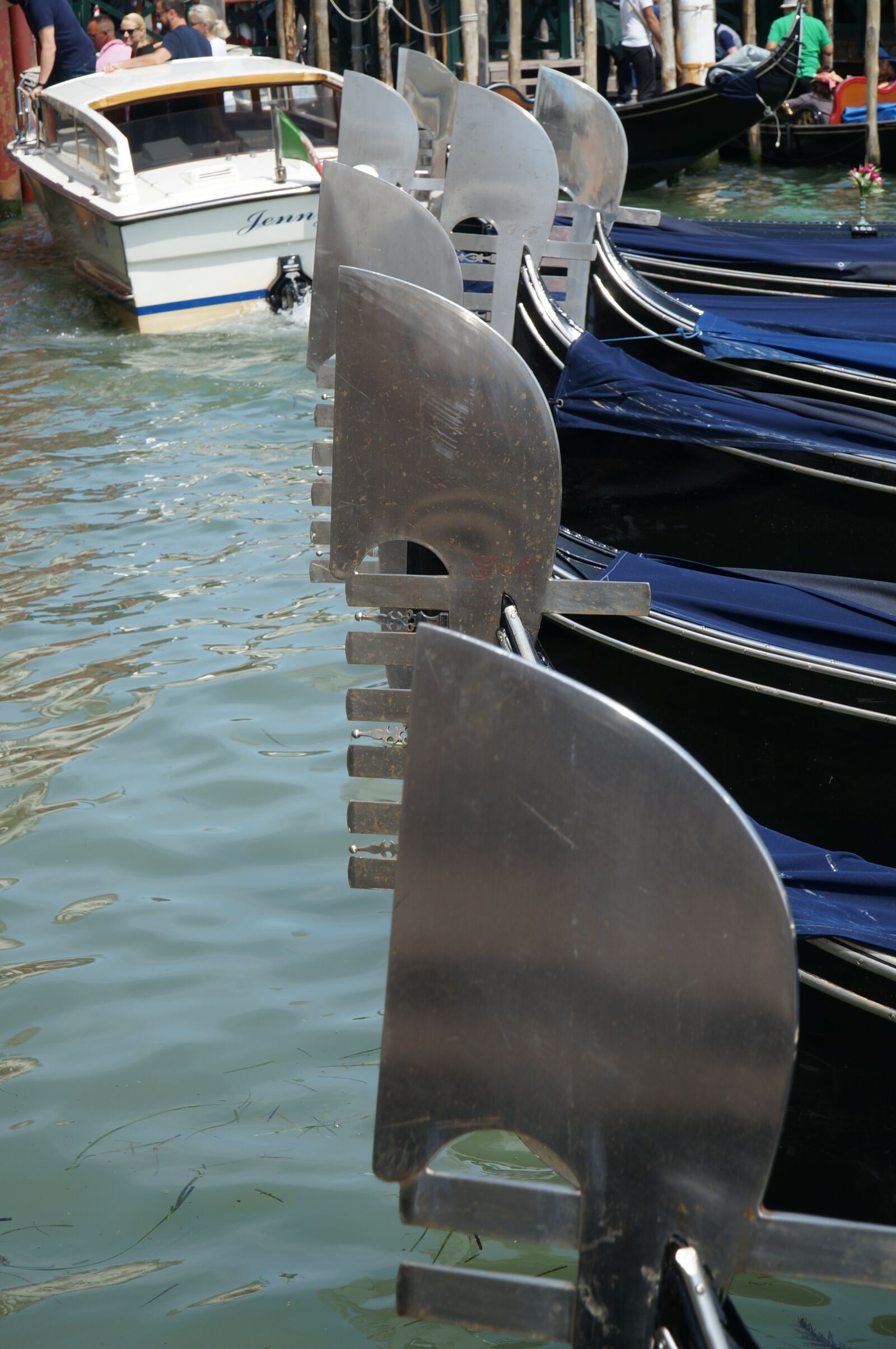 Sony Alpha NEX-6 + Sony E PZ 18-105mm F4 G OSS sample photo. Venice, water, boat photography