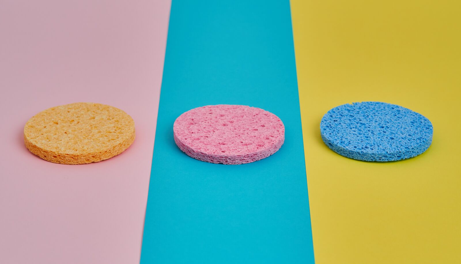 Sony Sonnar T* FE 55mm F1.8 ZA sample photo. Sponge, colors, colorful photography
