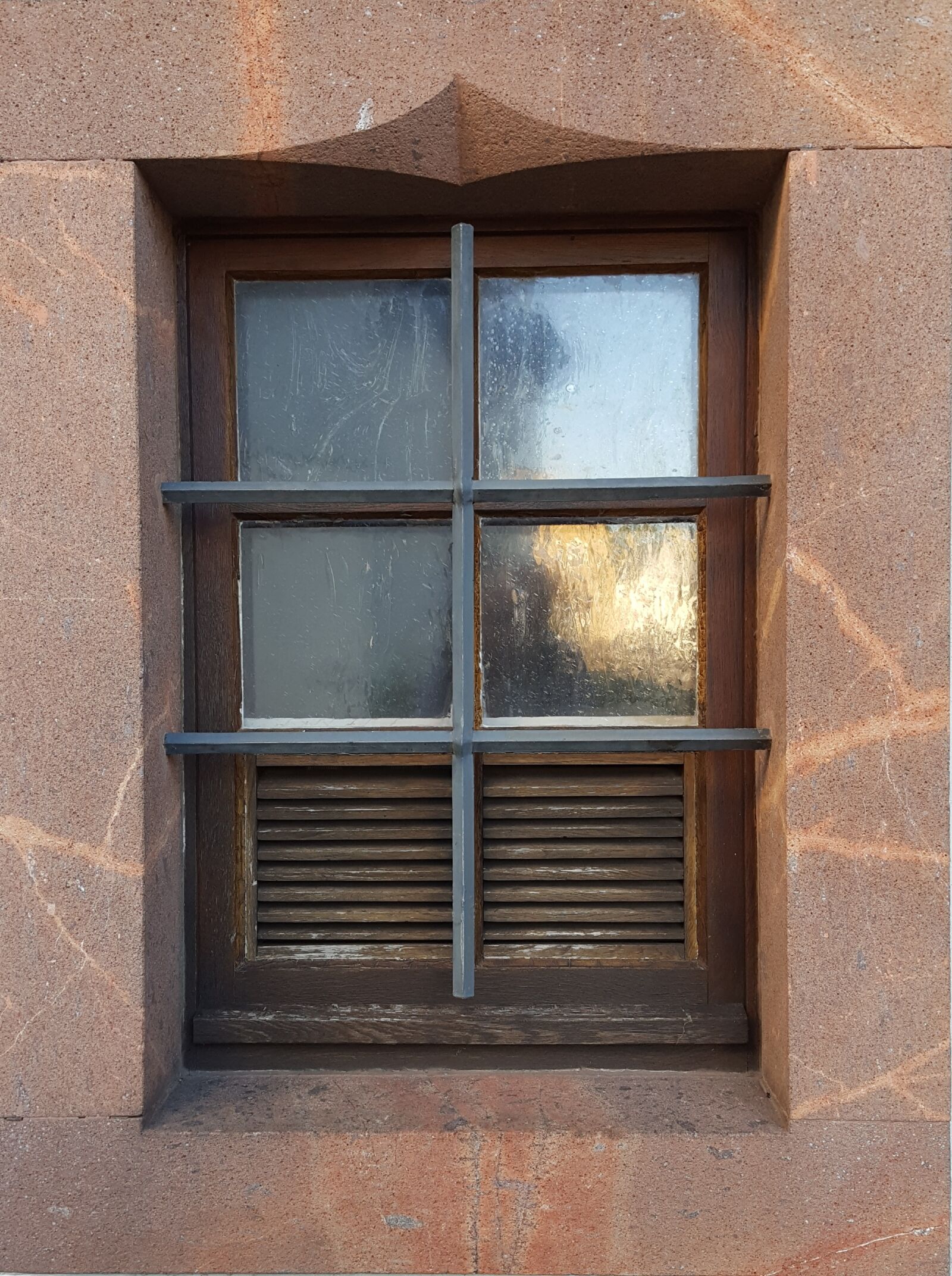 Samsung Galaxy S6 sample photo. Window, grid, stone frame photography