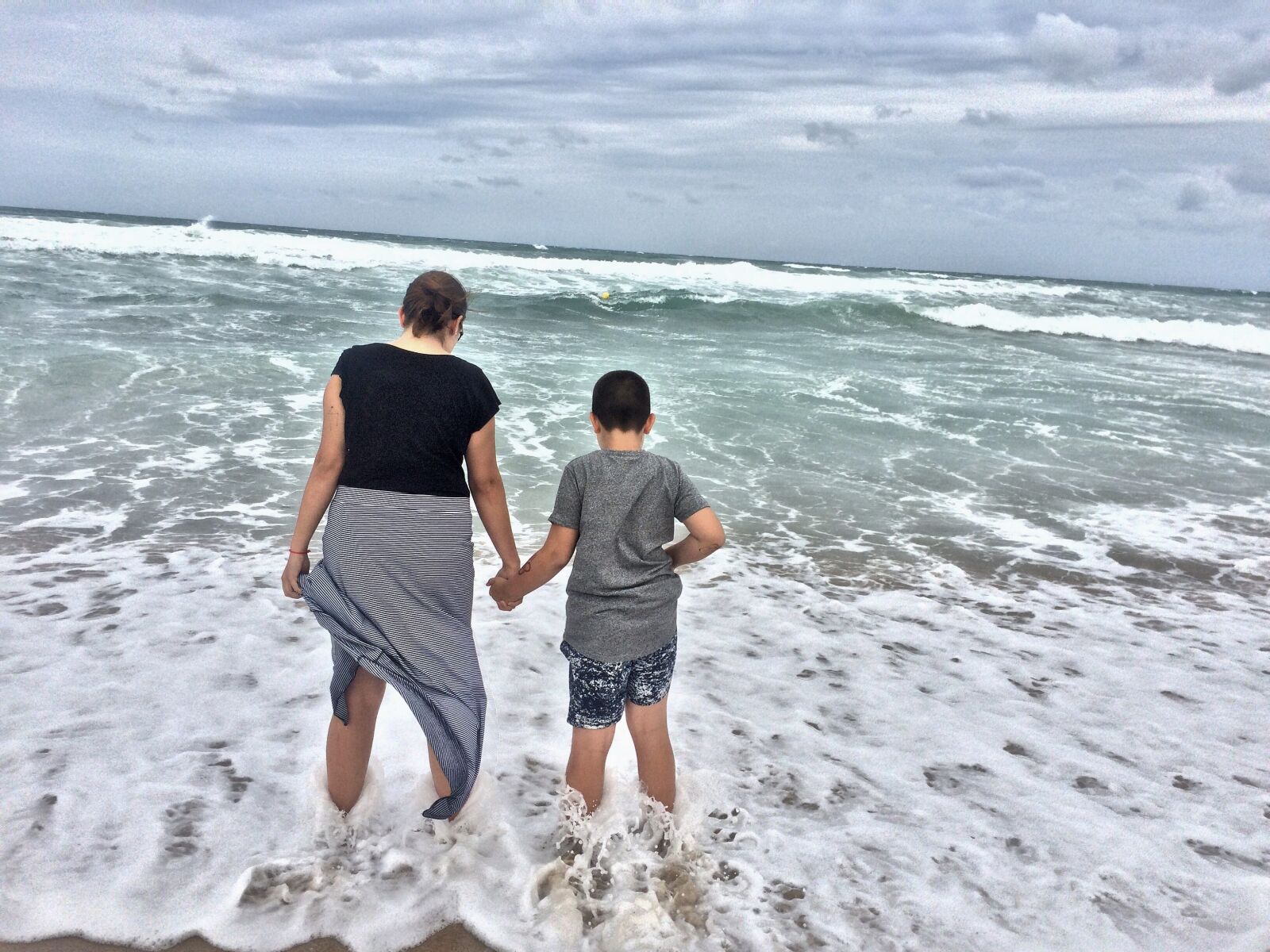 iPhone 5s back camera 4.15mm f/2.2 sample photo. Beach, beachlife, black, sea photography