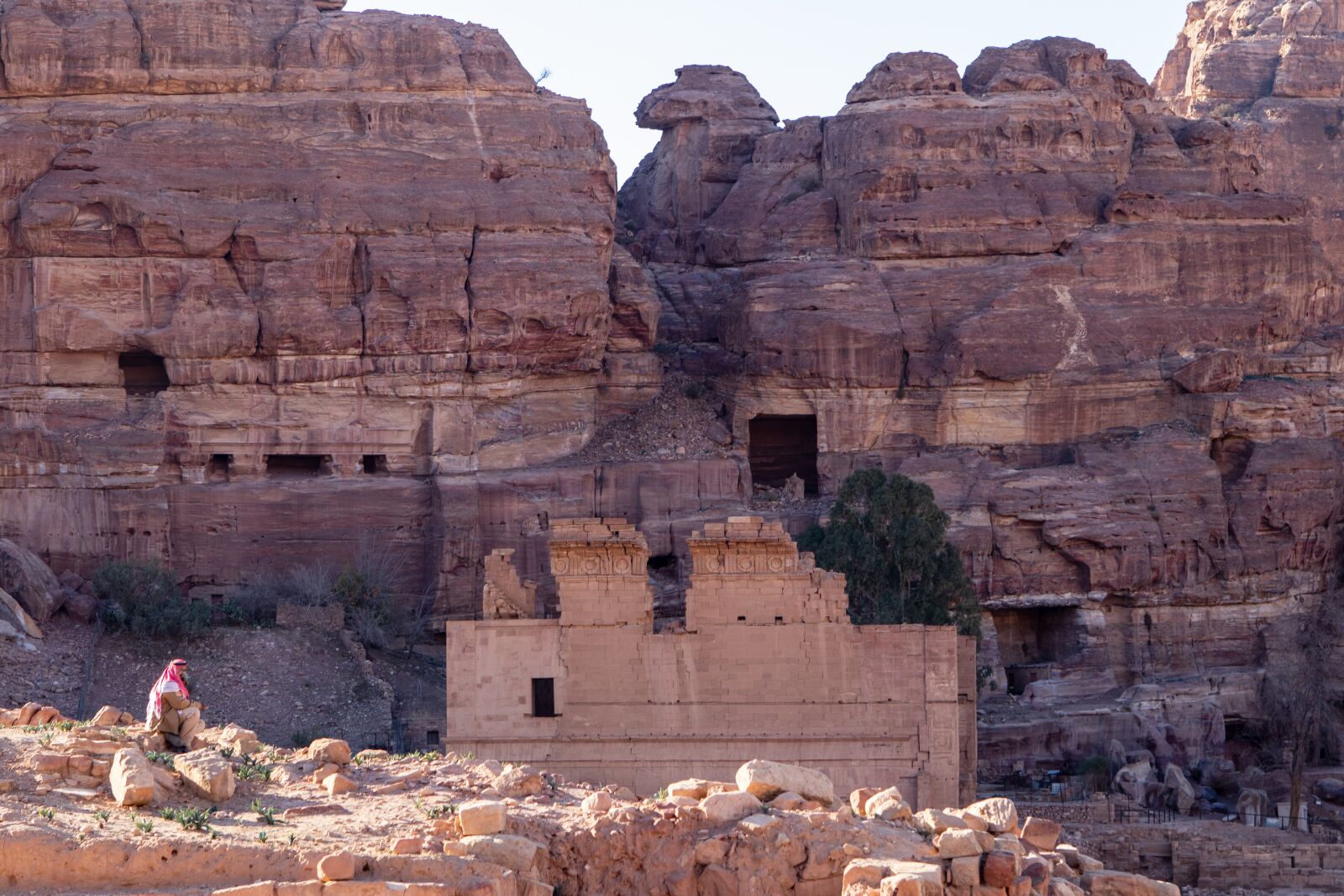 Canon EOS 200D (EOS Rebel SL2 / EOS Kiss X9) sample photo. Petra, ruin, man photography