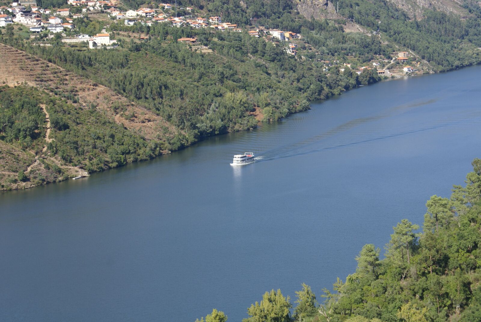 Sony Alpha DSLR-A100 sample photo. Landscape, river douro, portugal photography