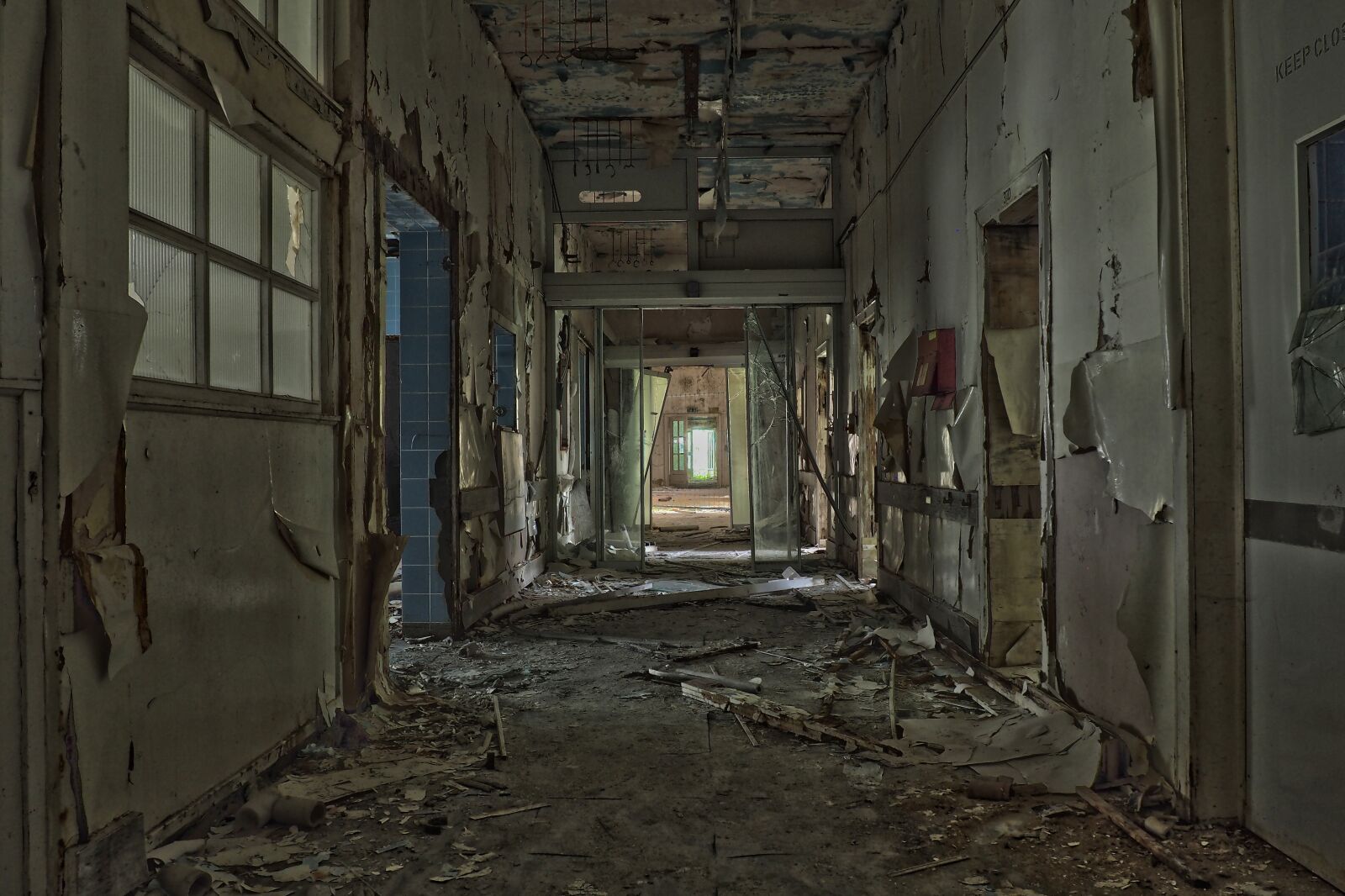 Olympus OM-D E-M10 sample photo. Abandoned, within, architecture photography