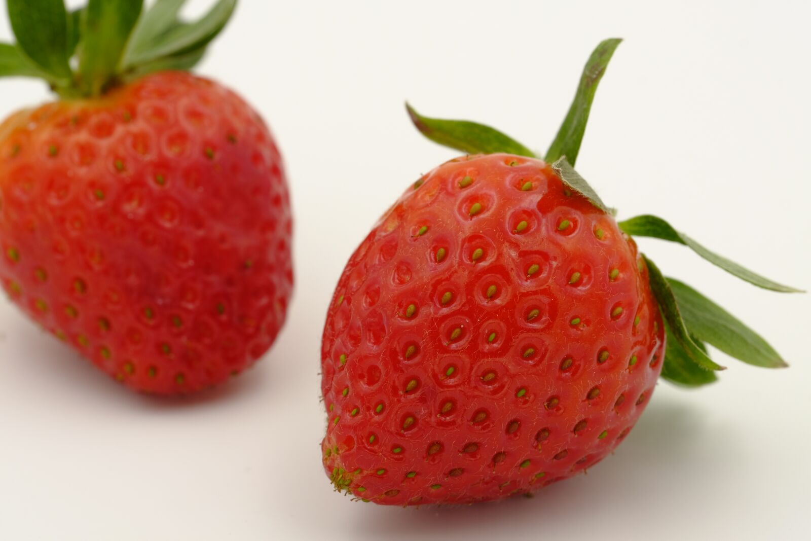 Fujifilm X-T2 + Fujifilm XF 80mm F2.8 R LM OIS WR Macro sample photo. Strawberries, berries, fruits photography