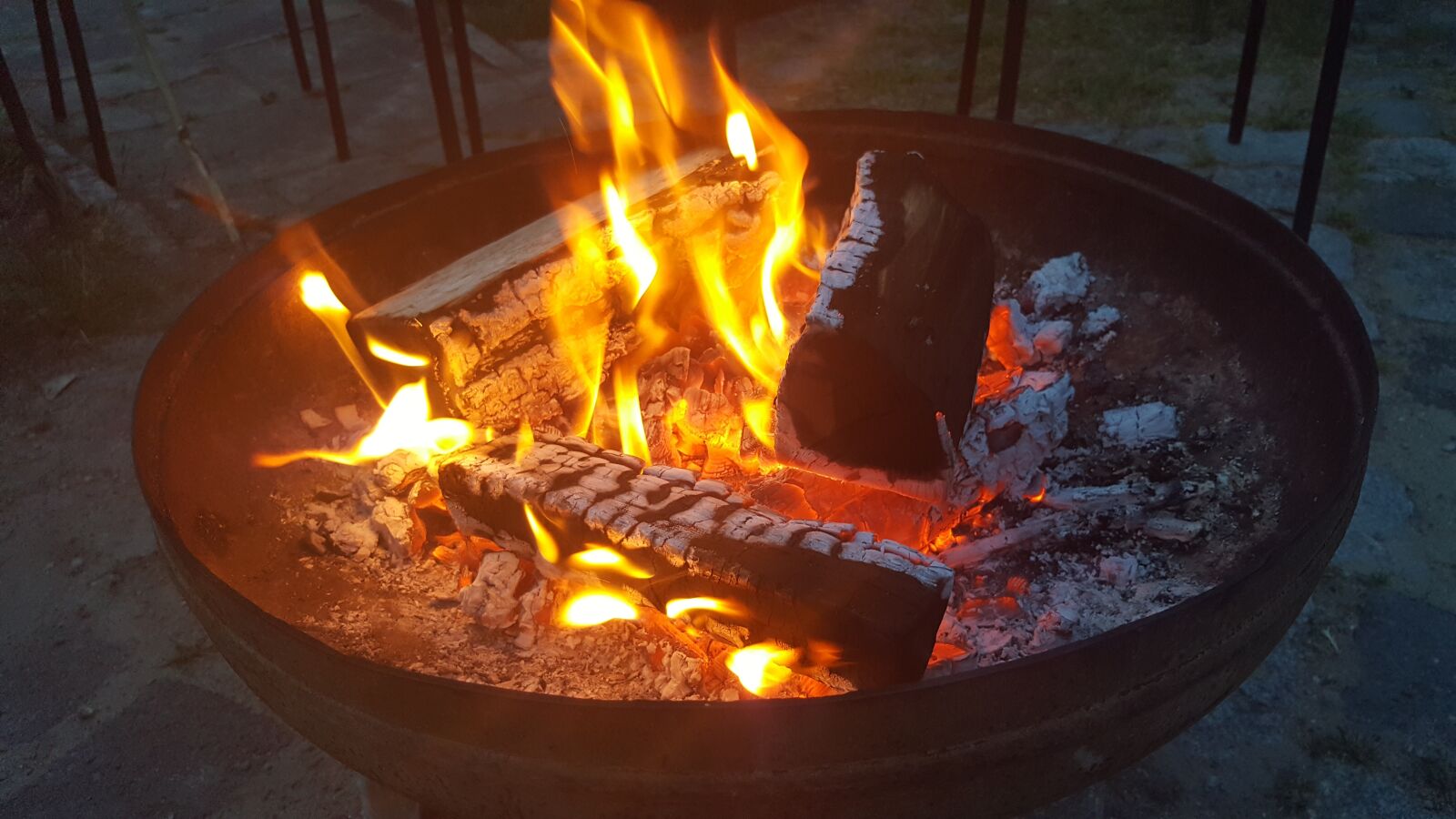 Samsung Galaxy S6 sample photo. Fire, campfire, burn photography