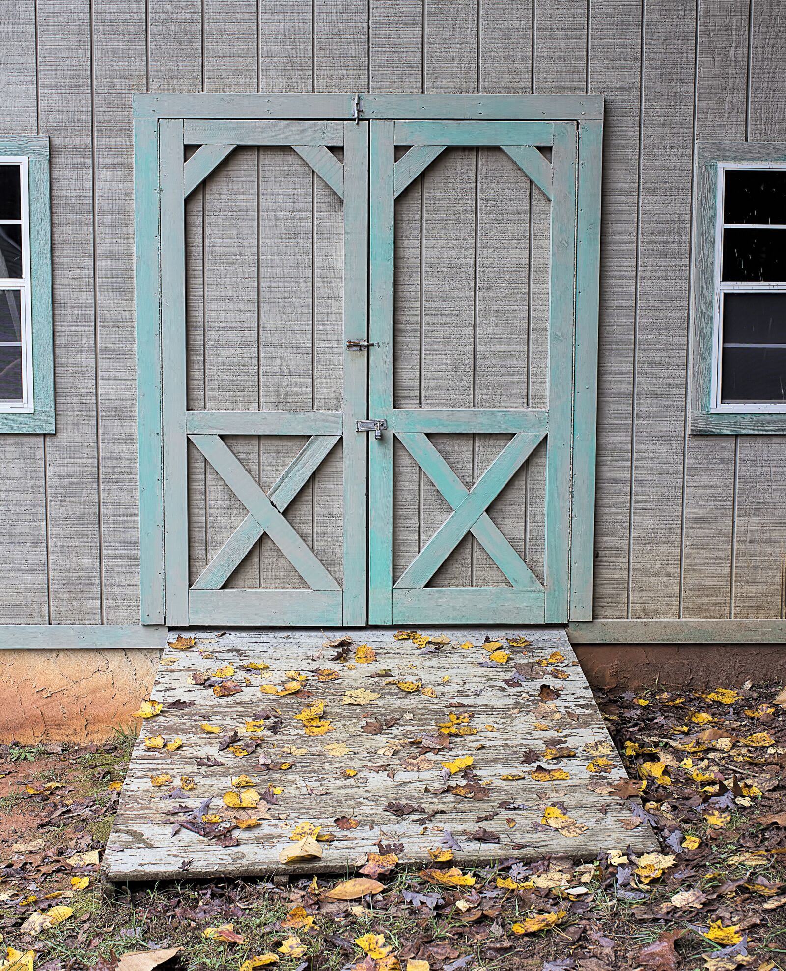 Canon EOS 600D (Rebel EOS T3i / EOS Kiss X5) sample photo. Barn, barn door, wooden photography