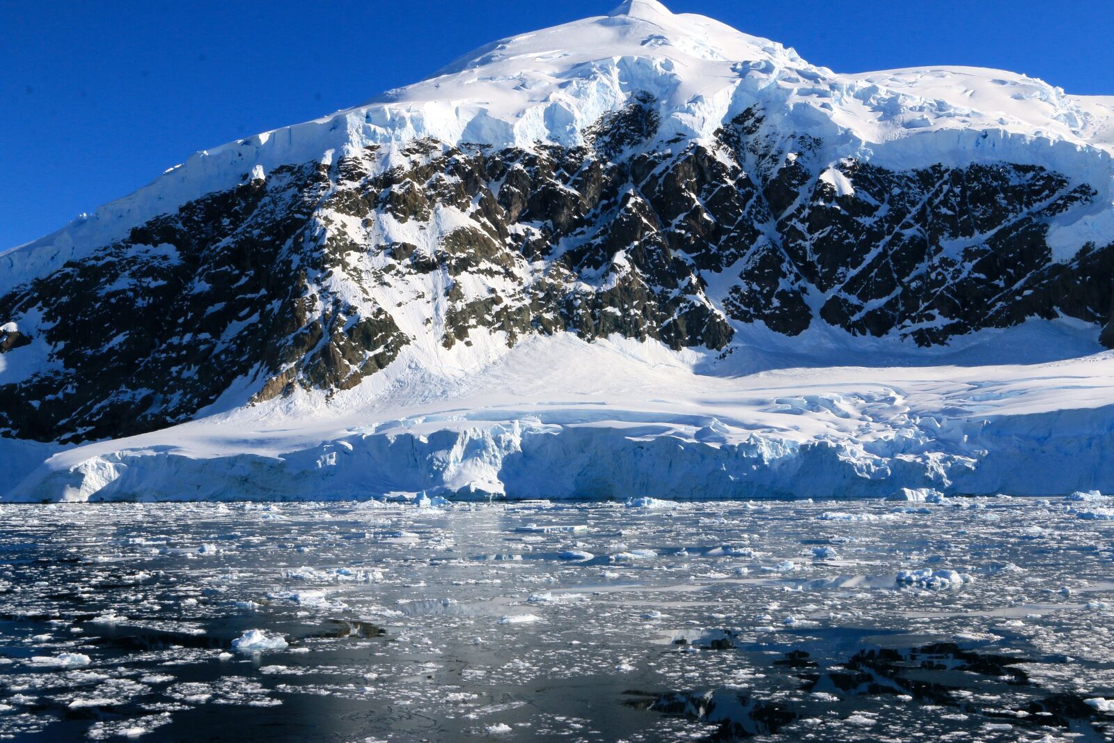 Canon EOS 70D + Canon EF 17-40mm F4L USM sample photo. Water, lake, antarctic mountain photography