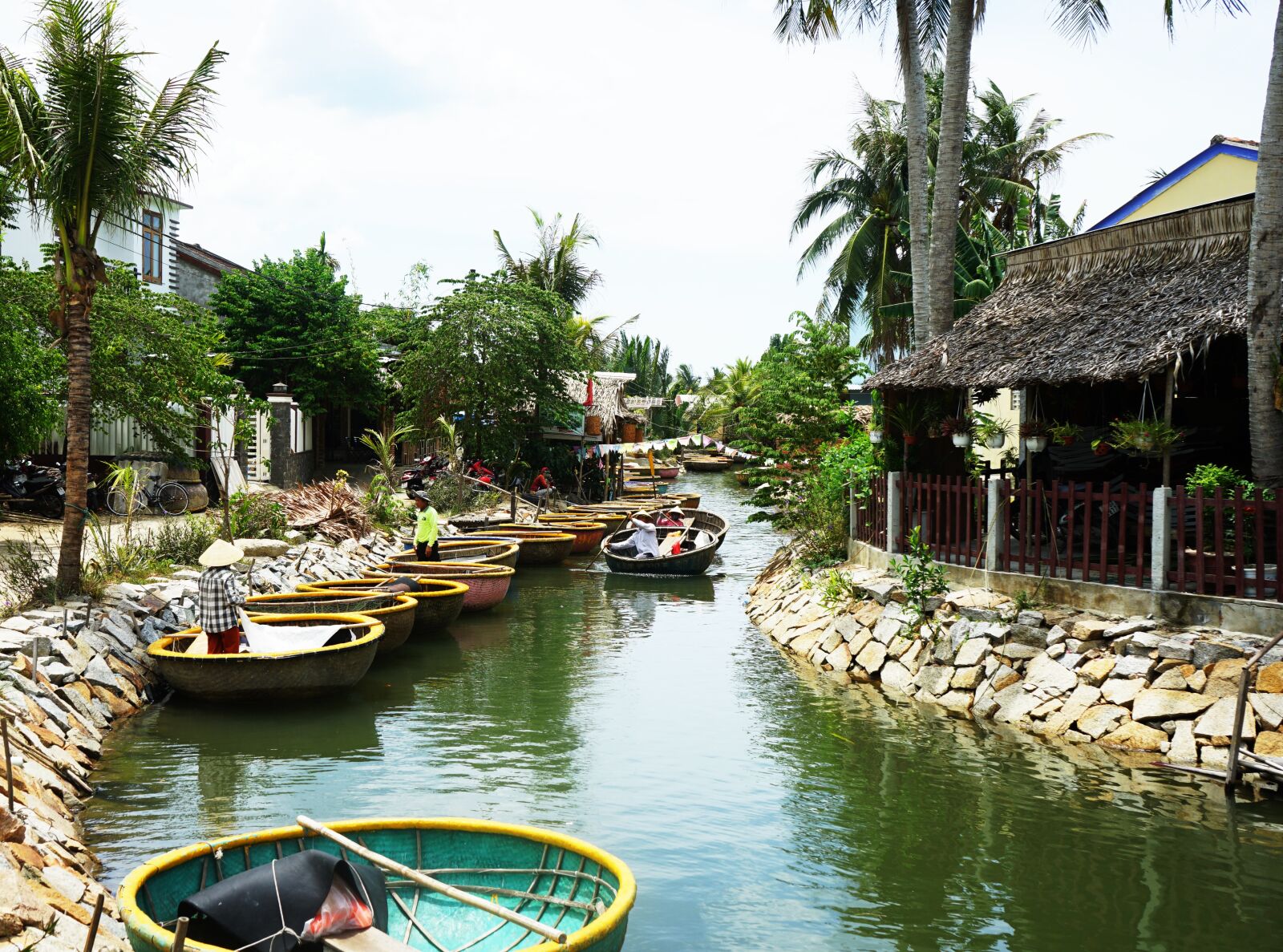 Sony a7 II + Sony FE 28-70mm F3.5-5.6 OSS sample photo. Vietnam, water, green photography