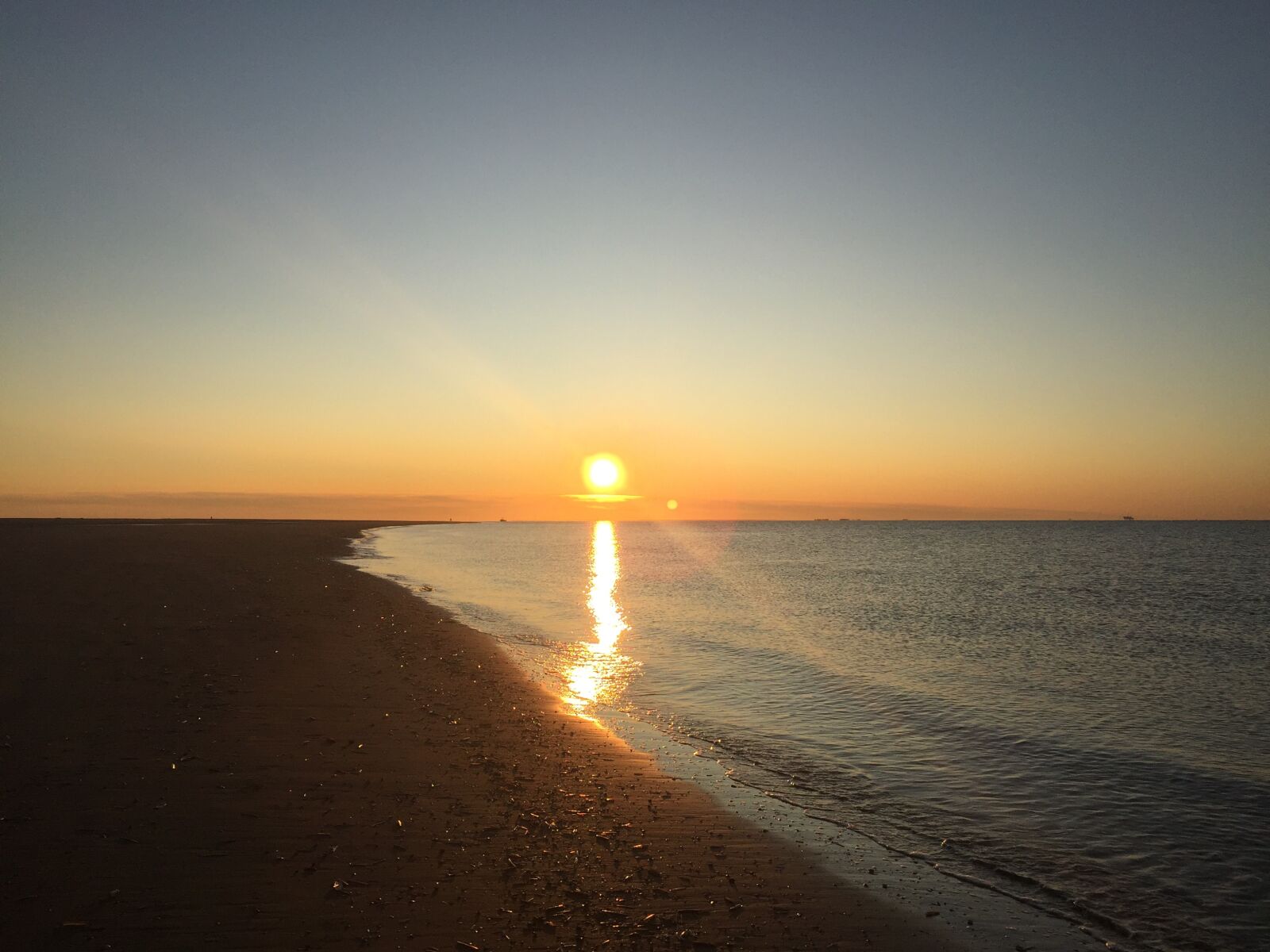 iPhone 6 back camera 4.15mm f/2.2 sample photo. Sunset, sun, sea photography