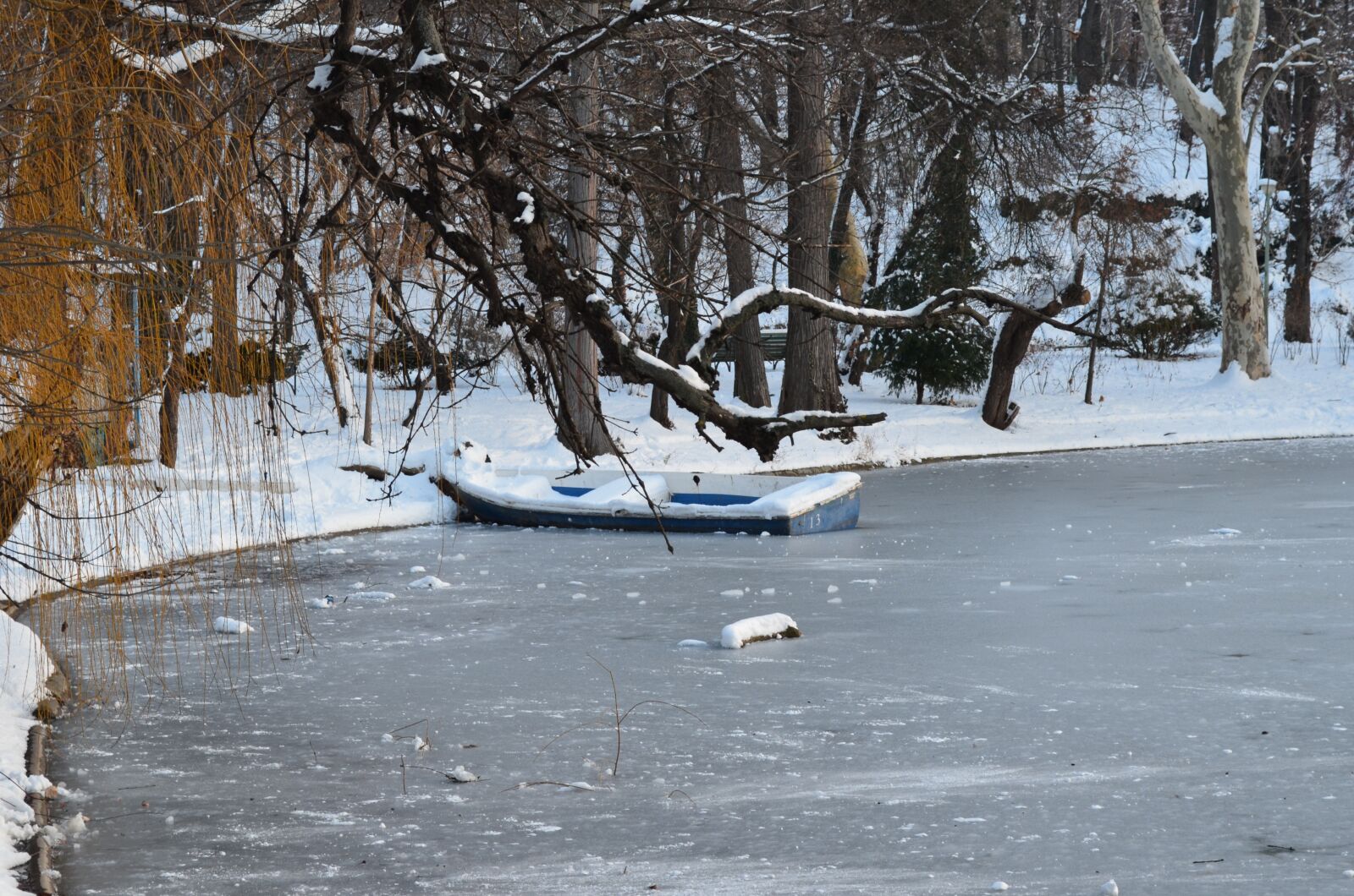 Nikon D5100 sample photo. Lake, ice, winter photography